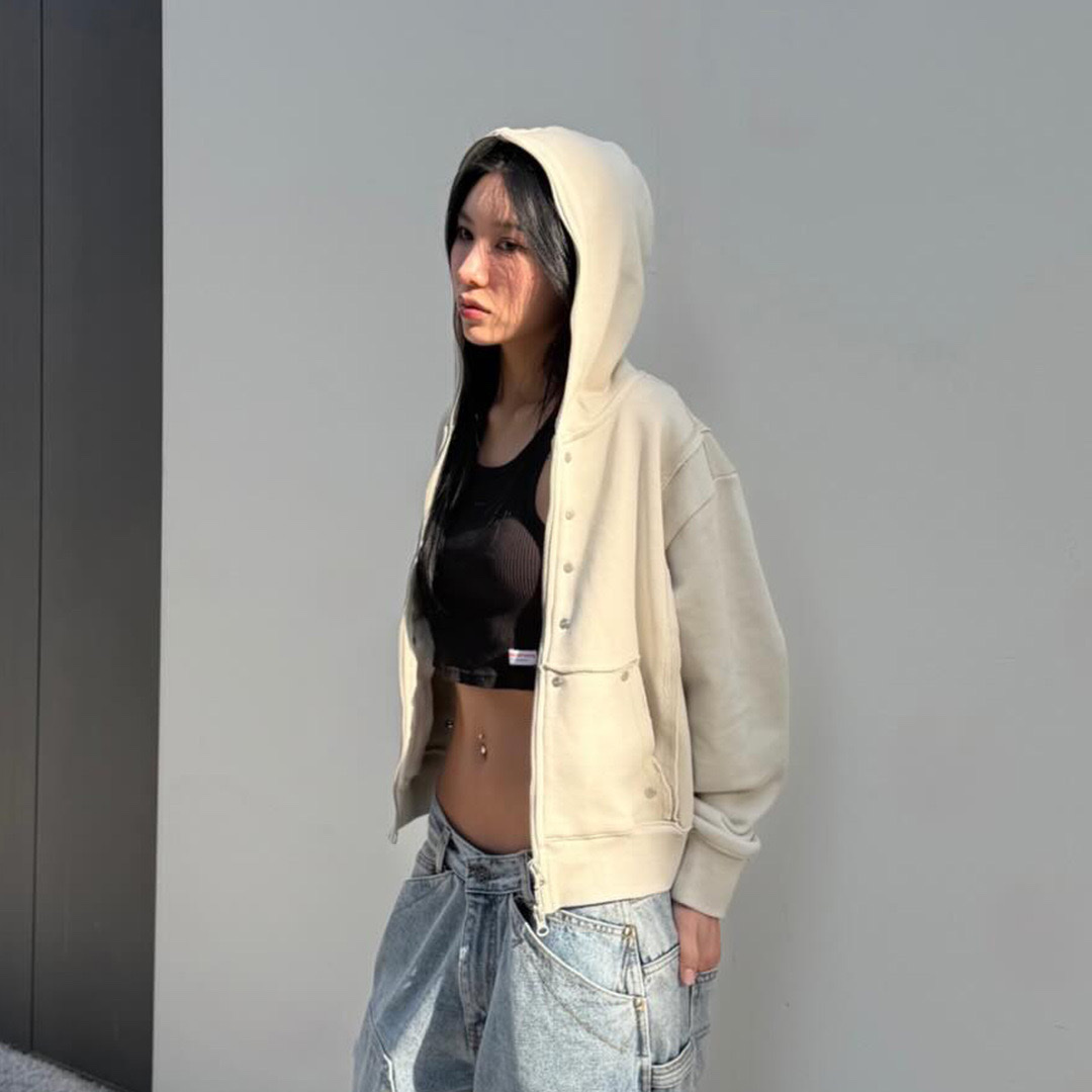 Thevinylhouse Studded Full Zip-Up Hoodie Beige 착용 스타일