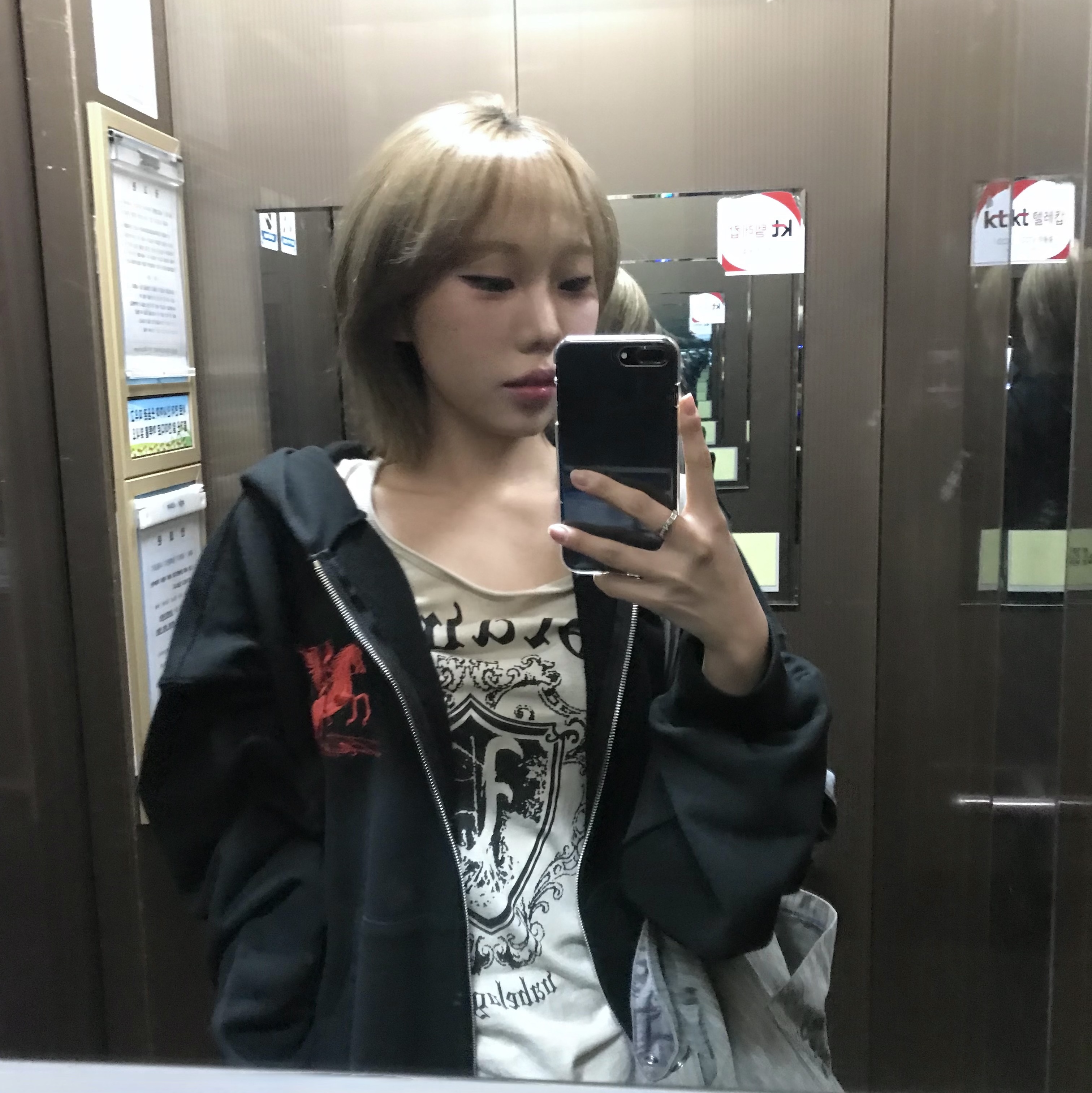 PACOSPLY Falling Angel Zip Up Hoodie Black 착용 스타일