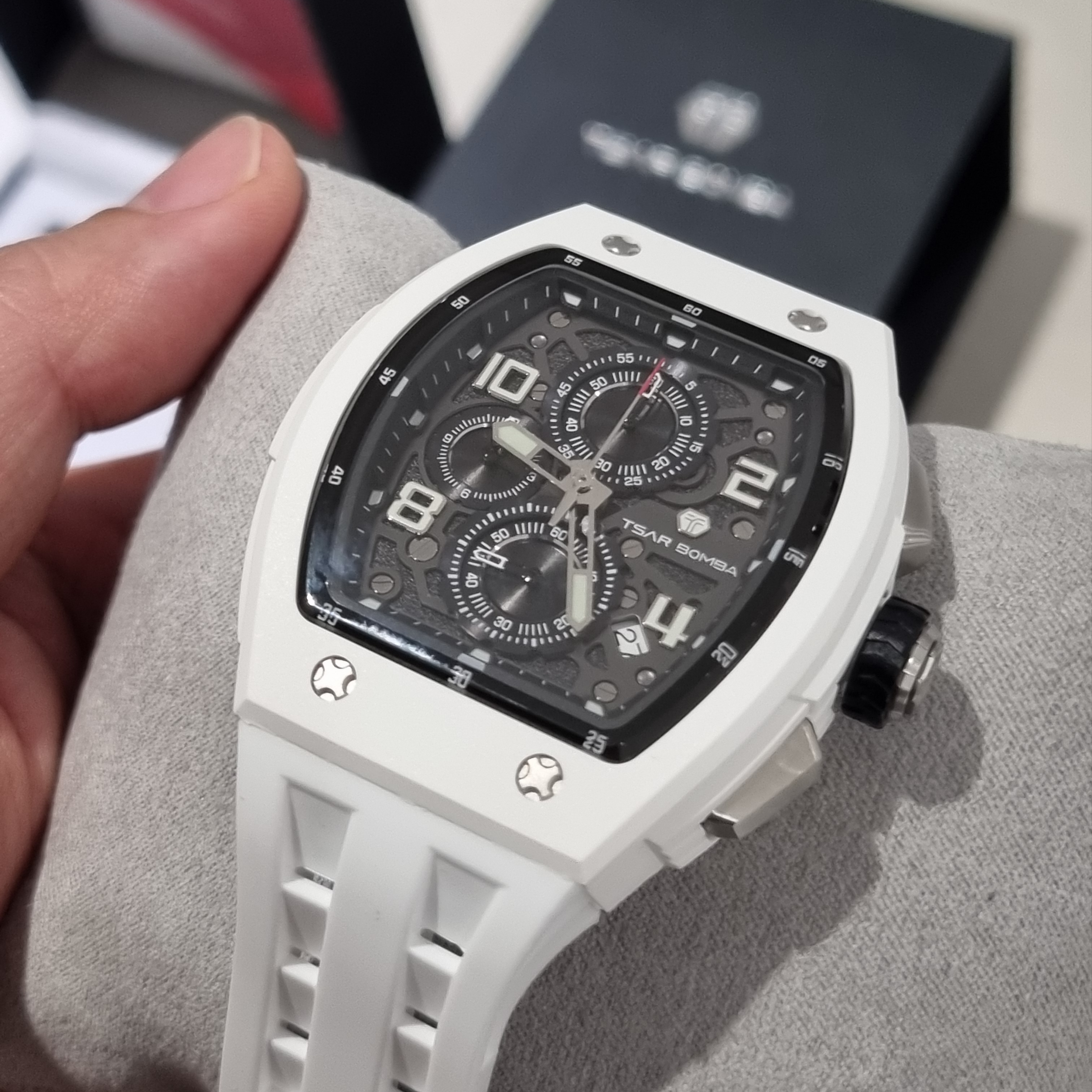 Tsar Bomba Elemental Bioceramic Chronograph Calendar Quartz TB8224B-01 White 착용 스타일 - 4
