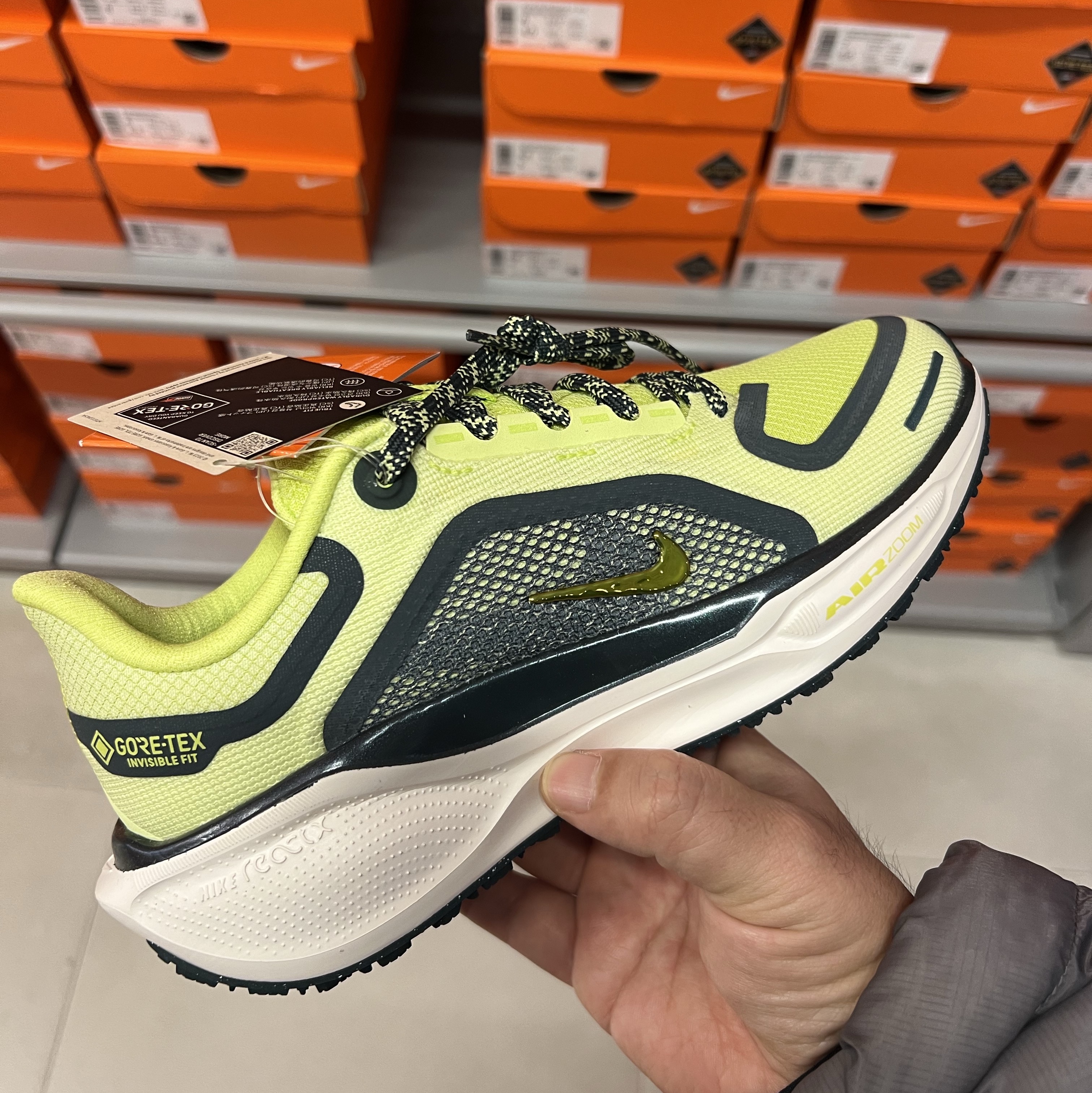 (W) Nike Pegasus 41 Gore-Tex Cyber Light Lemon Twist 착용 스타일