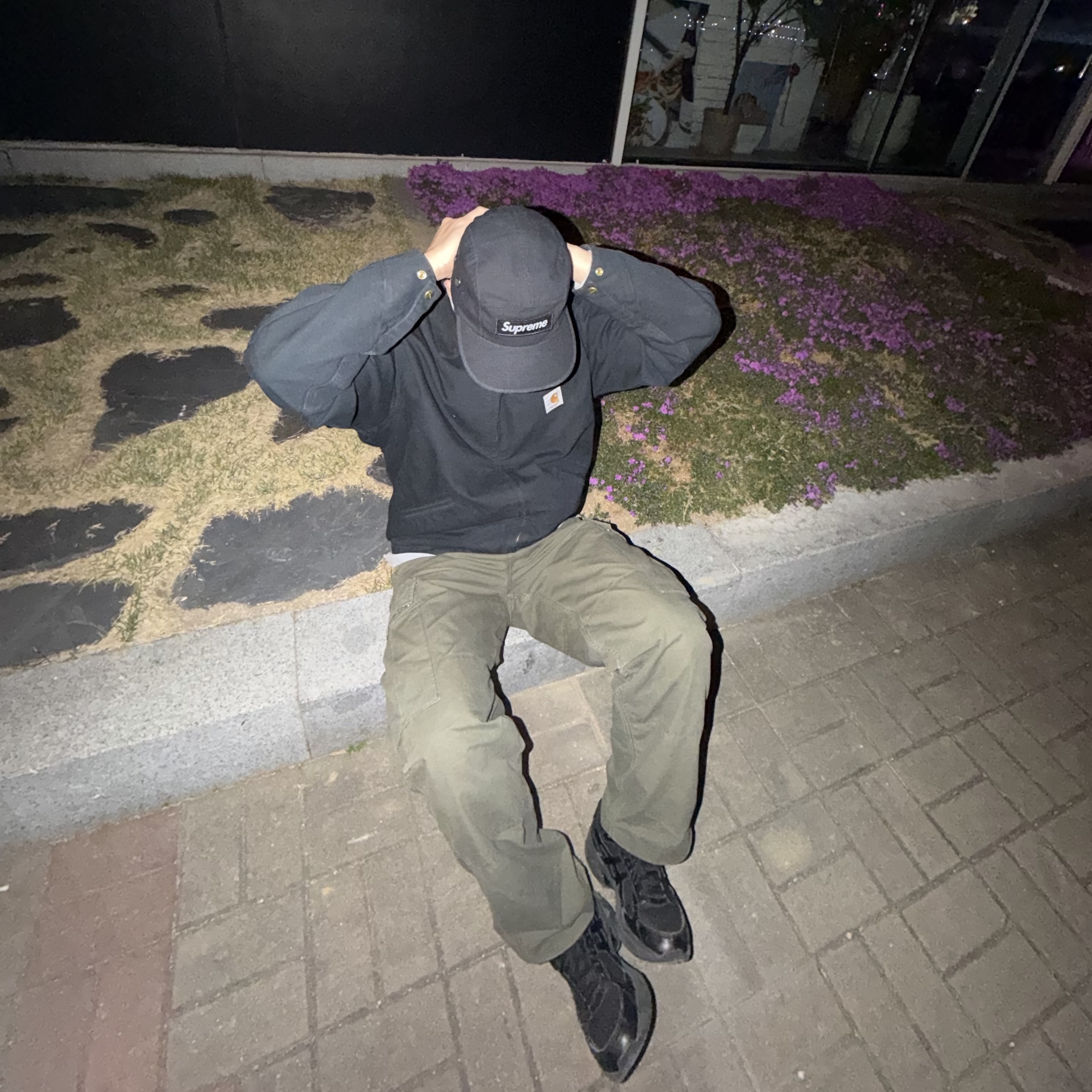Carhartt WIP OG Detroit Jacket Black Aged Canvas, Supreme Military Camp Cap Black - 26SS μ°©μ© μ€νμΌ - 1