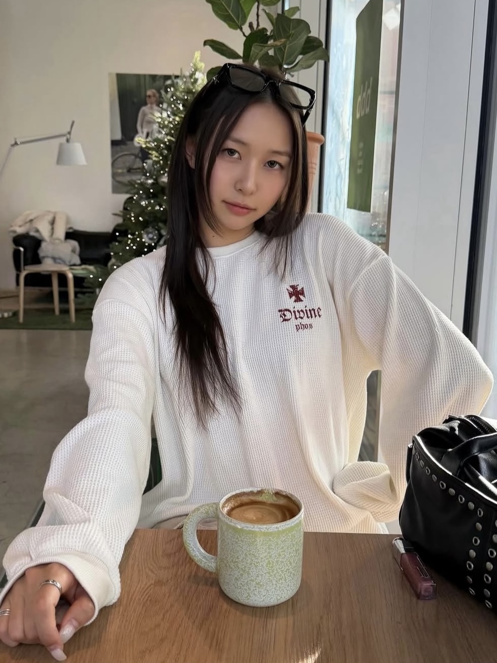 PHOS333 Divine Waffle Long Sleeved Cream, PHOS333 Divine Waffle Long Sleeved Dark Brown 착용 스타일 - 1