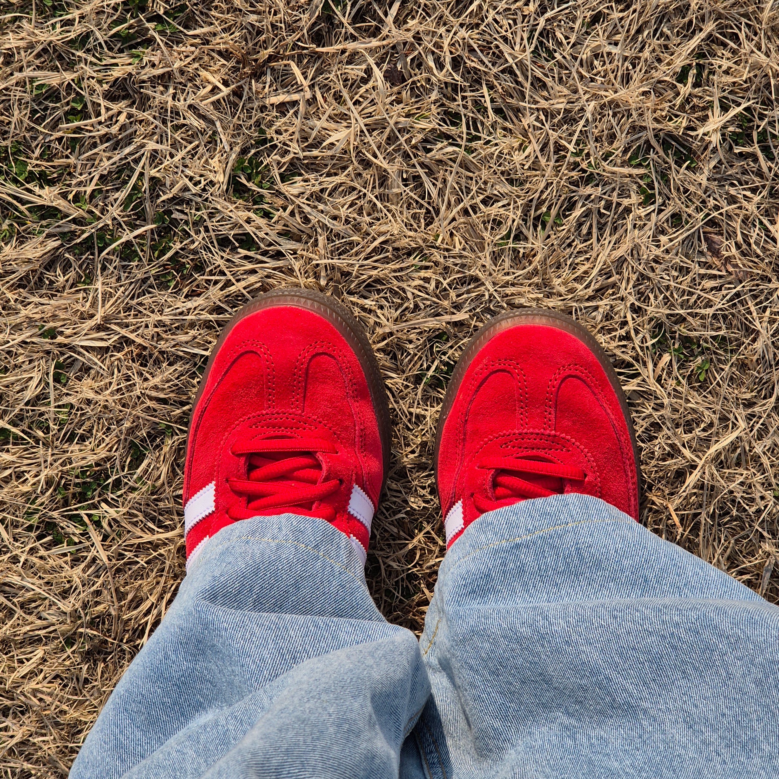 Adidas Spezial Handball Scarlet Cloud White, MLB Rookie Unstructured Ball Cap New York Yankees Red 착용 스타일 - 3