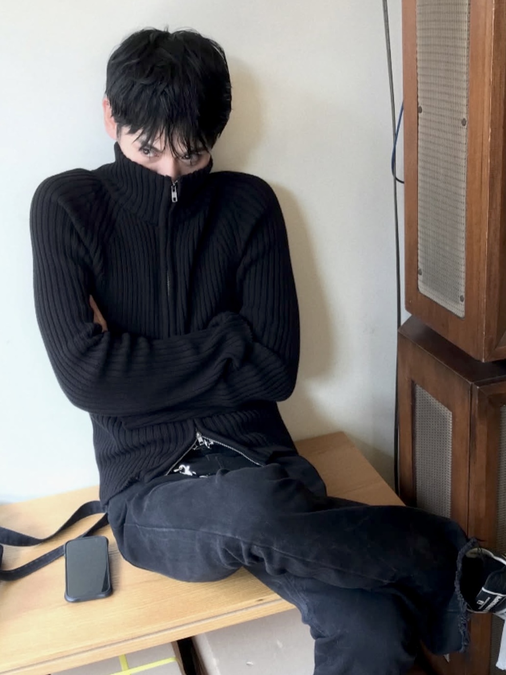 PHOS333 M Stand Neck Knit Zip-Up Black, PHOS333 M Stand Neck Knit Zip-Up Grey 착용 스타일 - 2