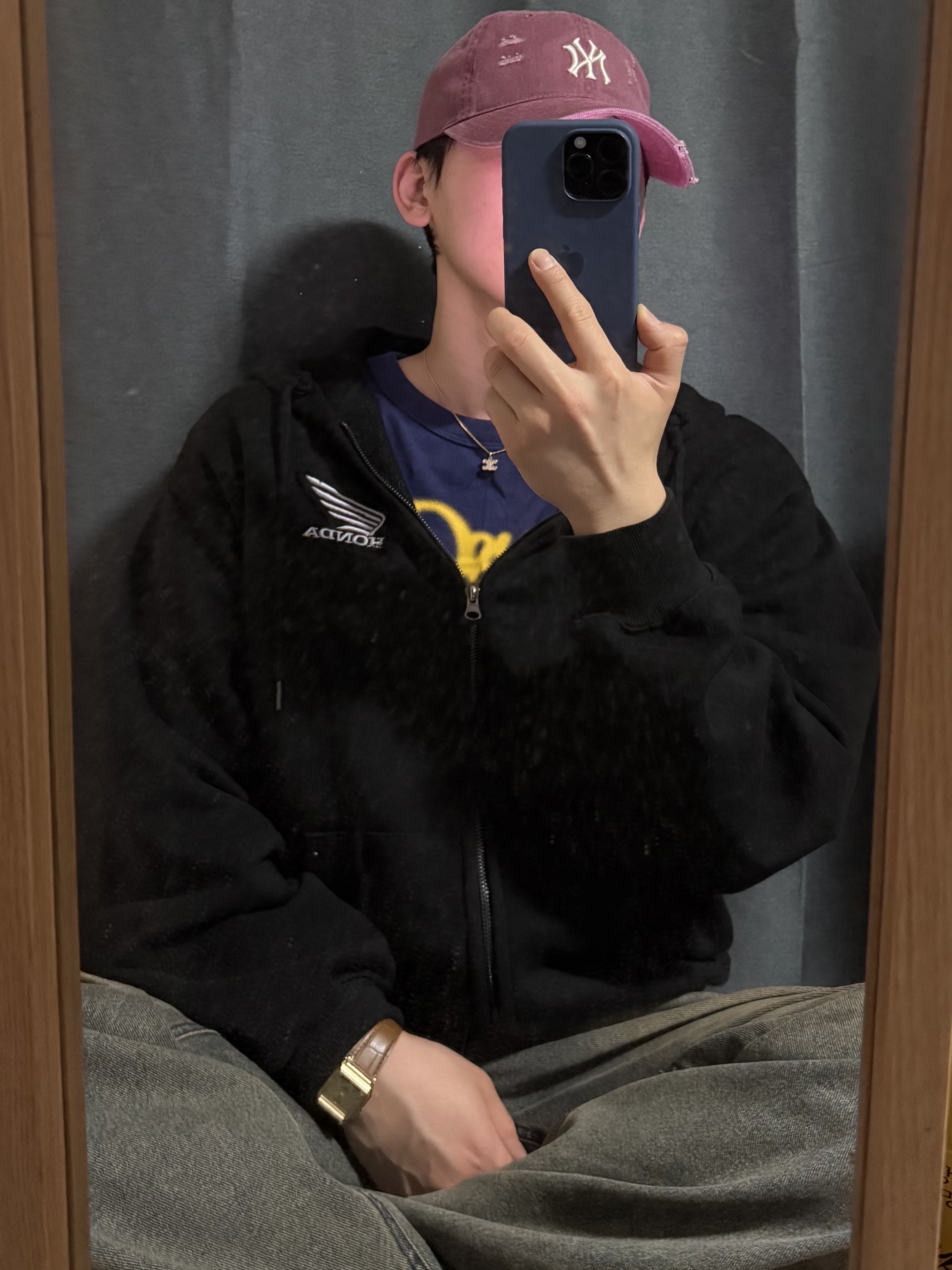 Honda Stud Wing Washing Hoodie Zip-up_Black 착용 스타일
