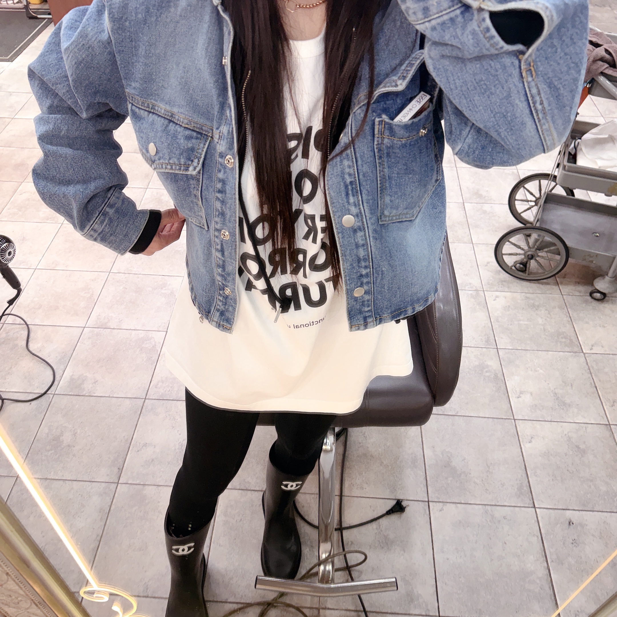 (W) Chanel Boots Caoutchouc & Black, (W) IAB Studio Leggings Black 착용 스타일 - 2