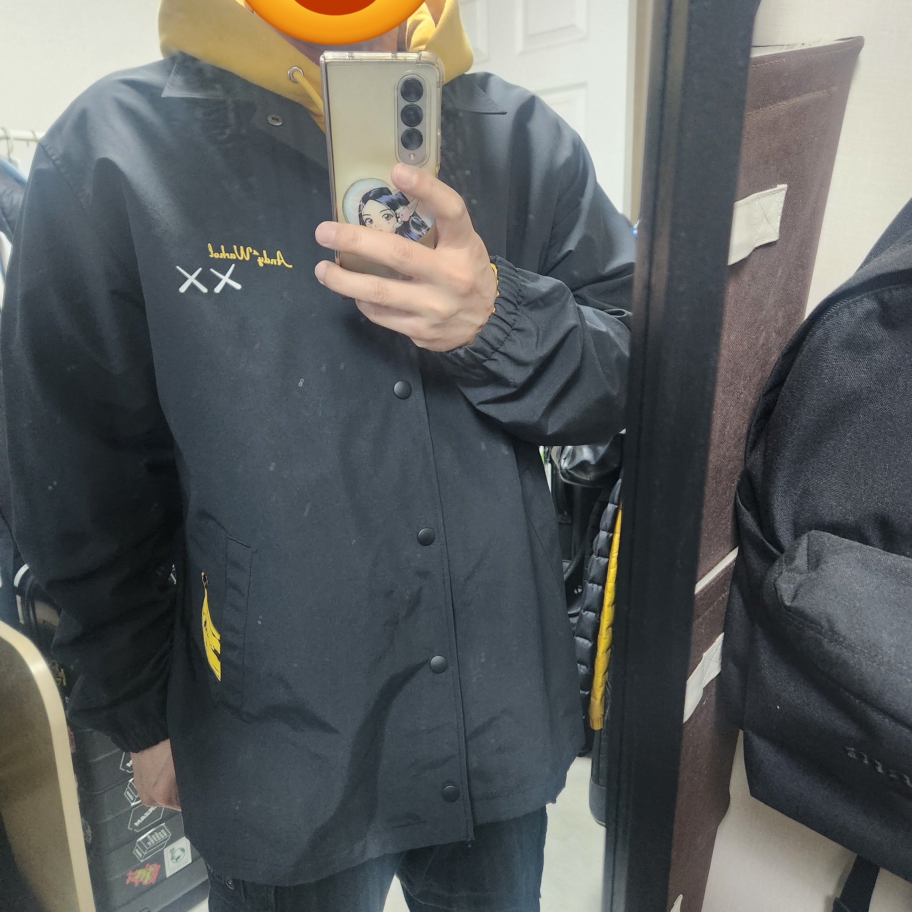 Uniqlo UT x Kaws x Warhol Coach Jacket Black, Nike Dunk High 1985 SP Orange Acid Wash 착용 스타일 - 1