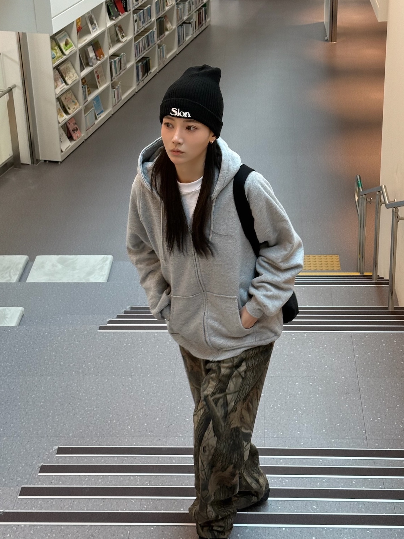 Supreme Small Box Drawstring Sweatpant Realtree Hardwoods Camo - 26SS 착용 스타일 - 2
