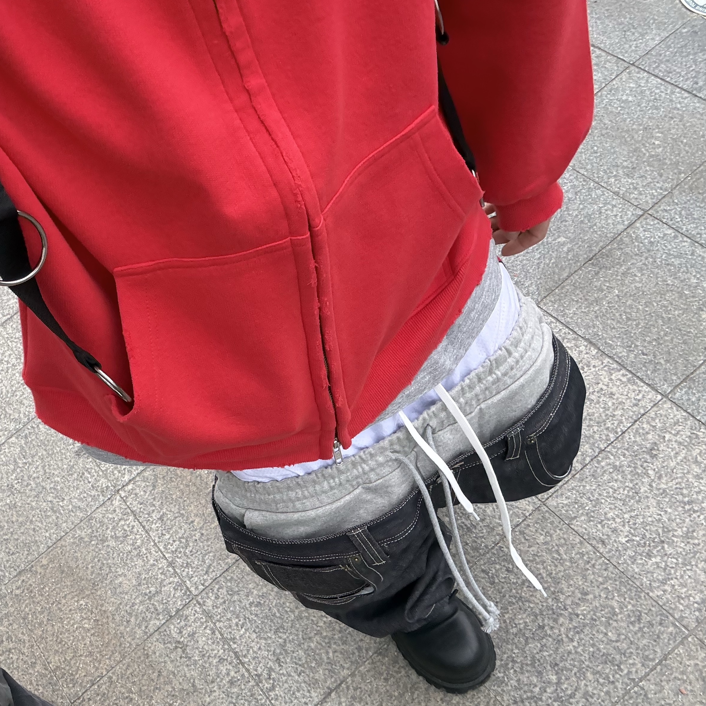 STU Hoodie Zip-Up In Red, Protocol Index 3 Layered Denim Pants Indigo Blue 착용 스타일 - 1