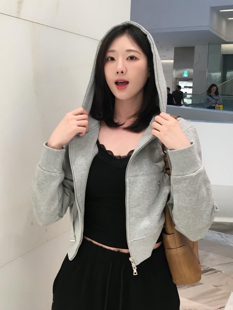 PHOS333 W Basic Crop Hood Zip Up 착용 스타일 - 3