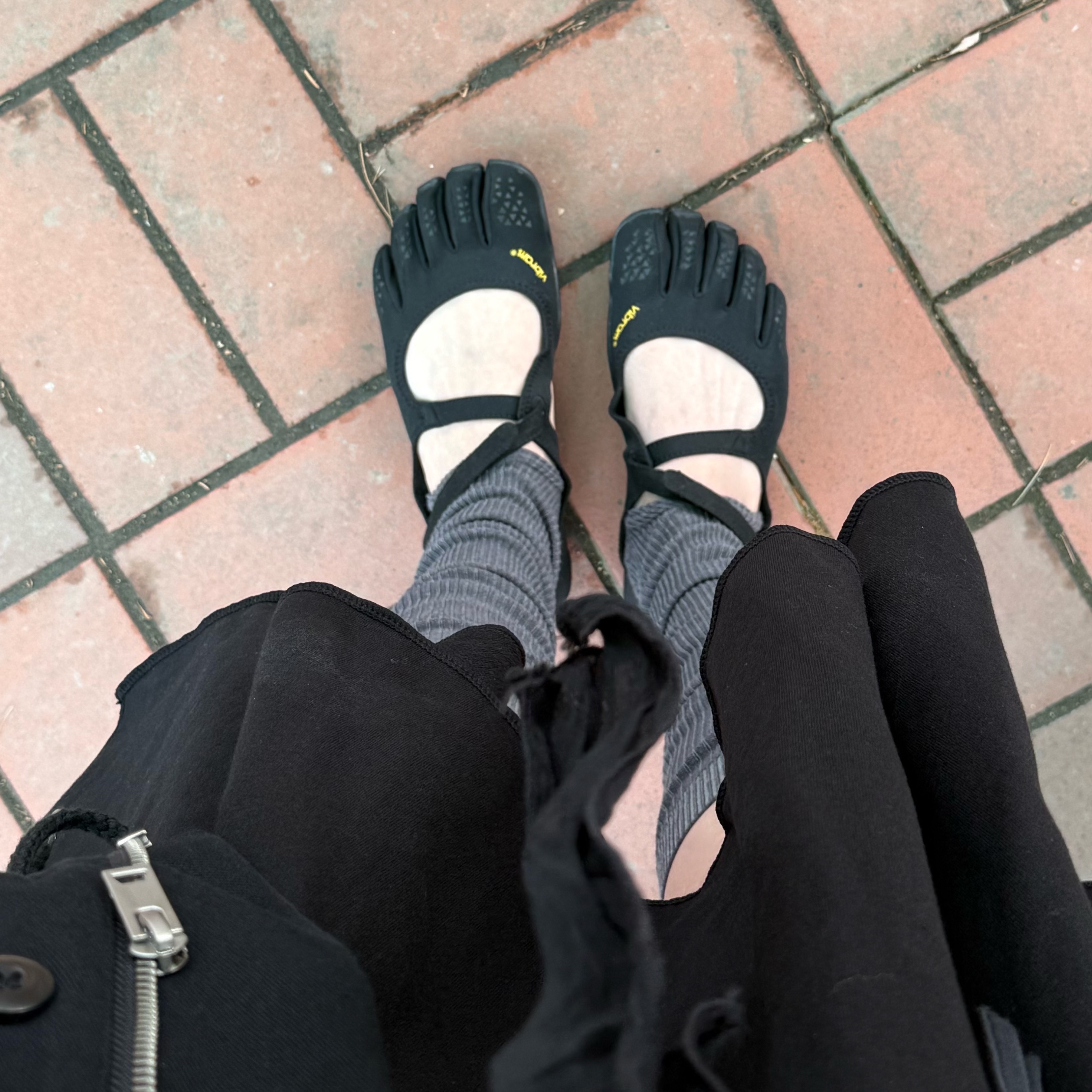 (W) Vibram Fivefingers V-Soul Black 착용 스타일