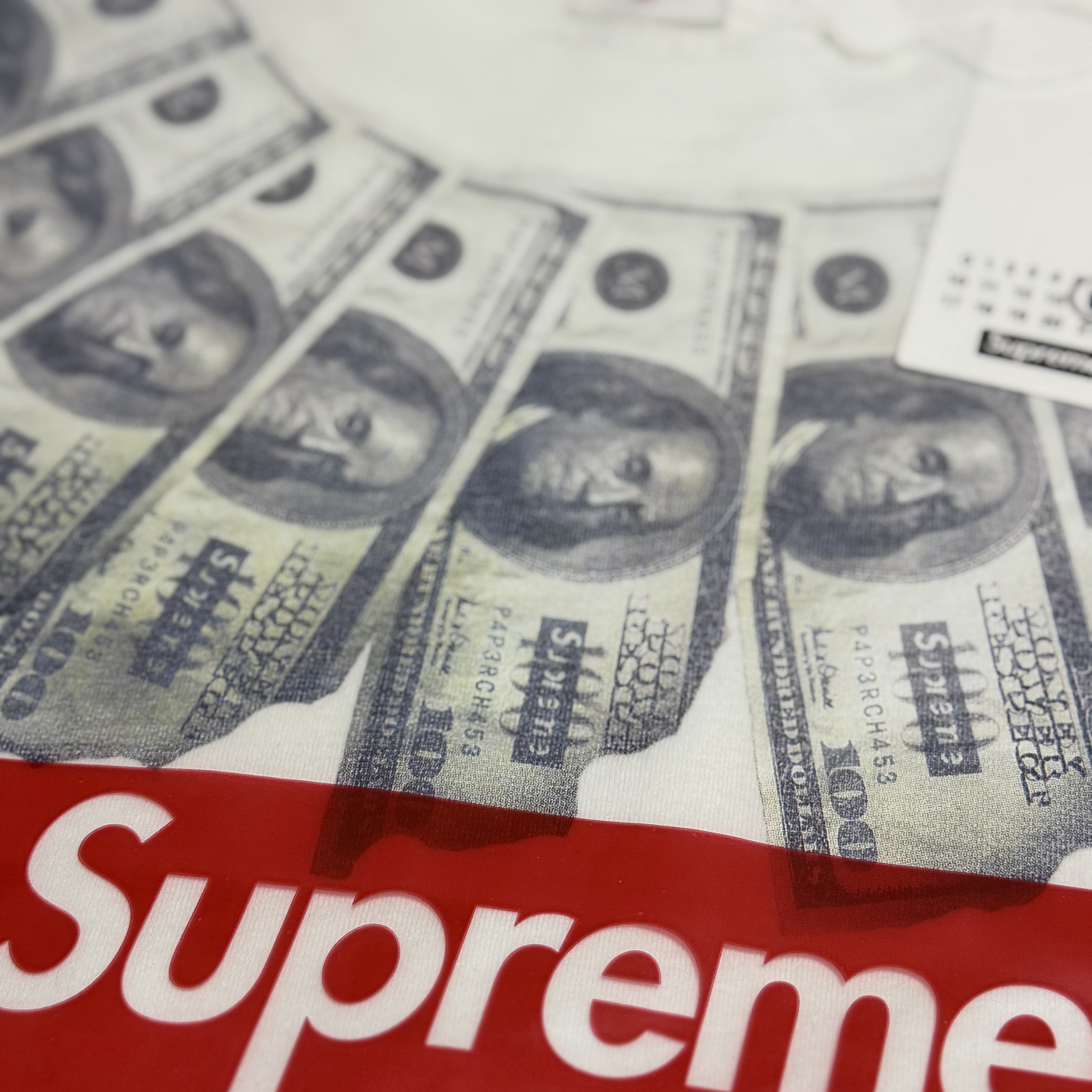 Supreme x MM6 Maison Margiela Money S/S Top White - 26SS 착용 스타일