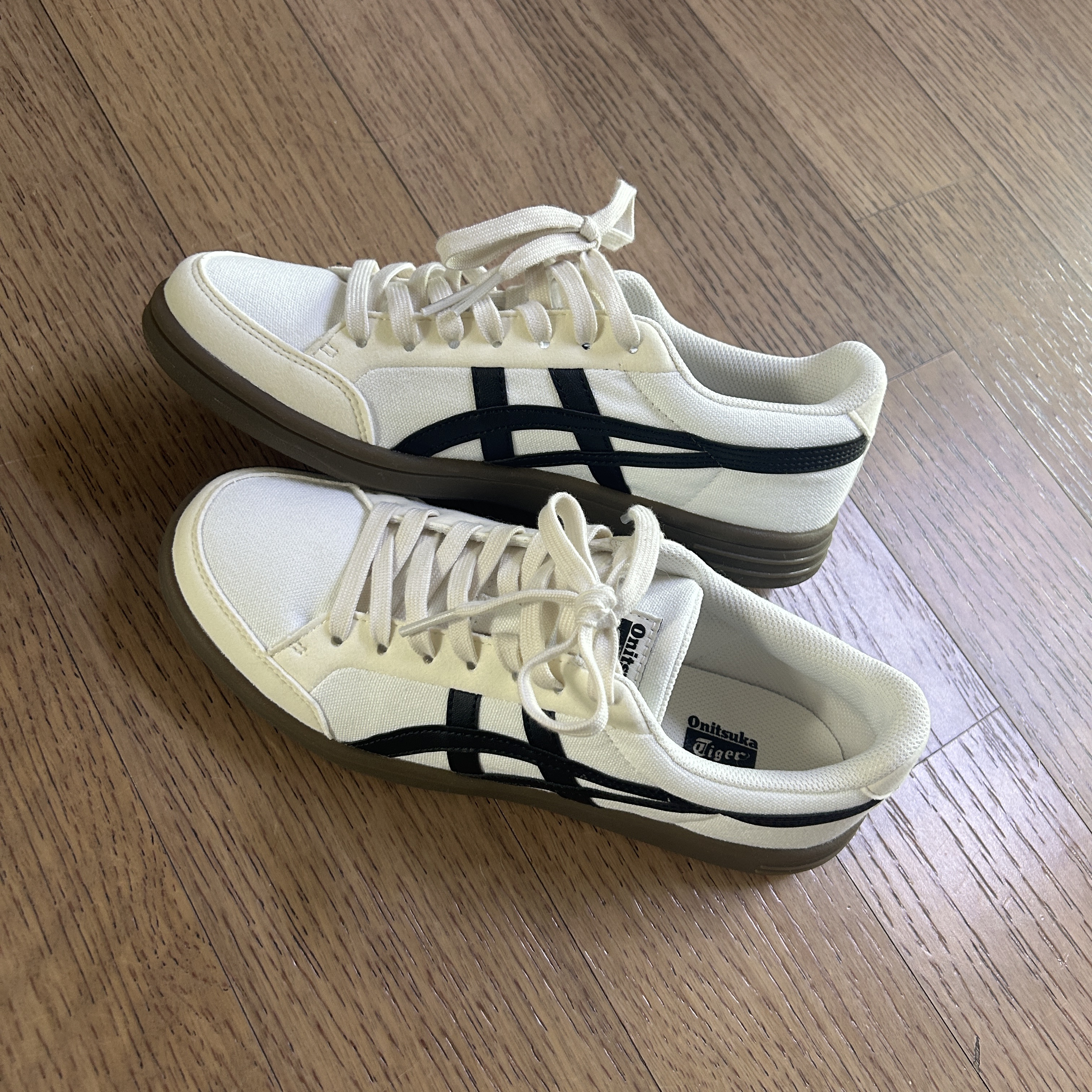 Onitsuka Tiger Advanti Cream White Black 착용 스타일