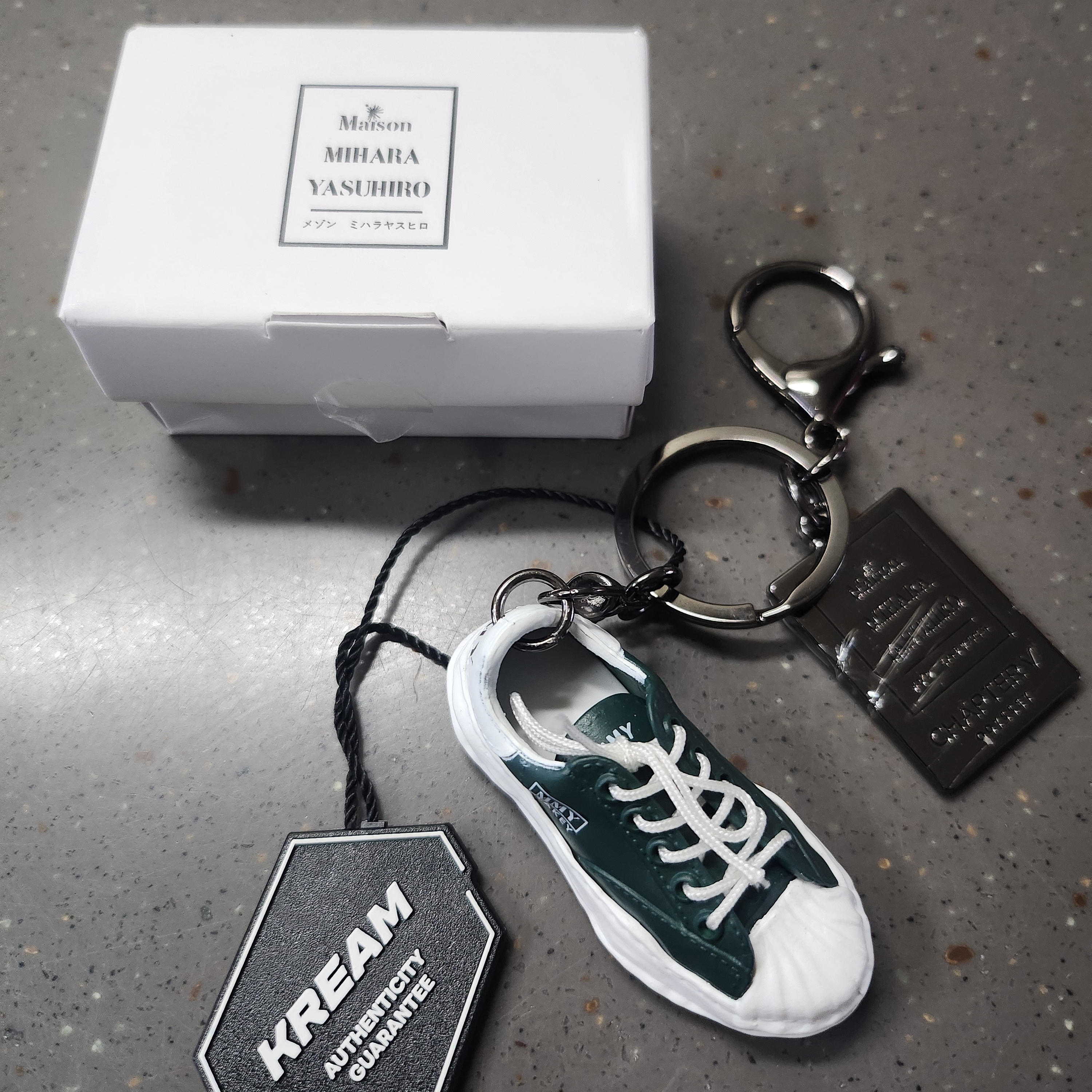 Odyssey x Maison Mihara Yasuhiro Blakey Keyring Green 착용 스타일