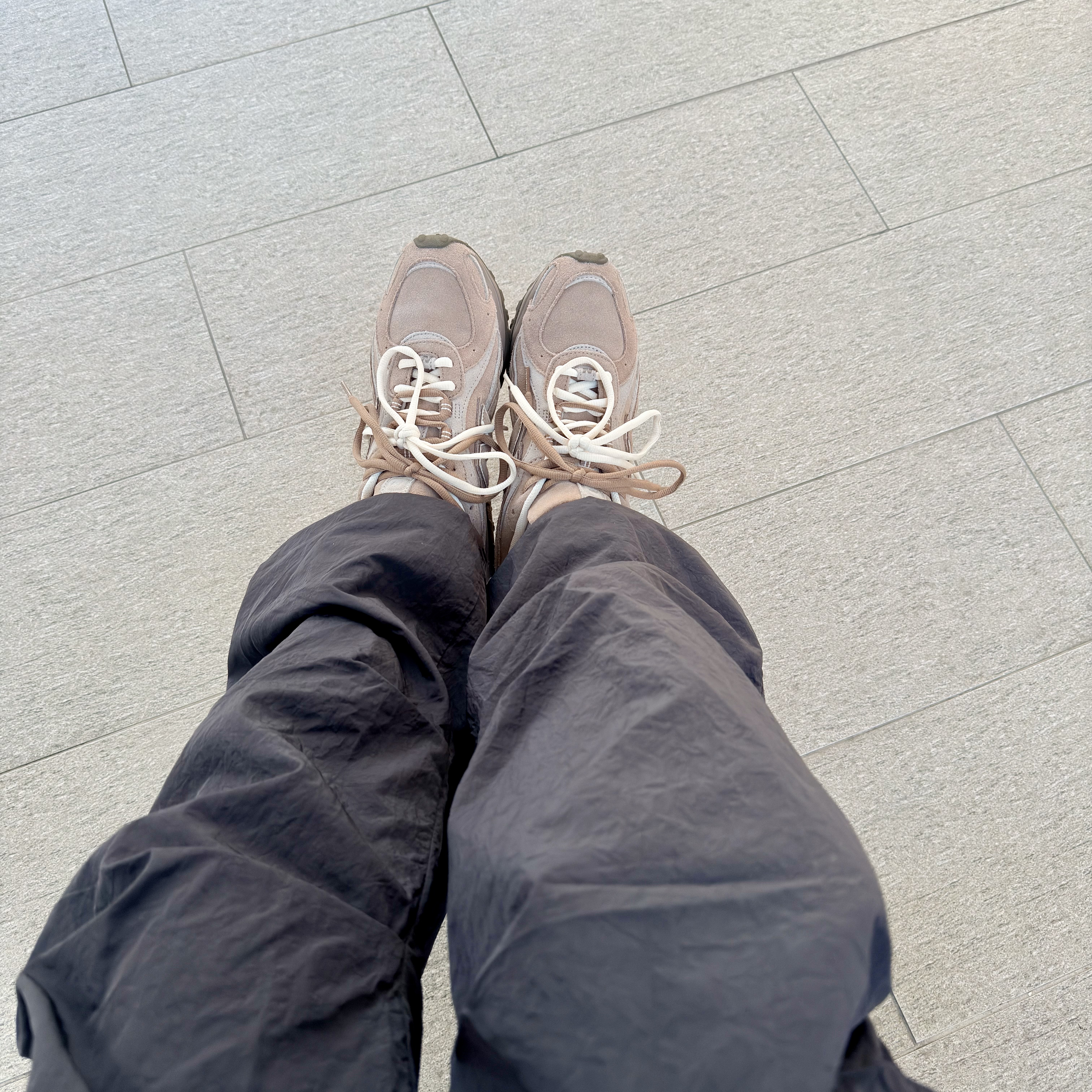 New Balance 204L Suede Mushroom Arid Stone 착용 스타일 - 2