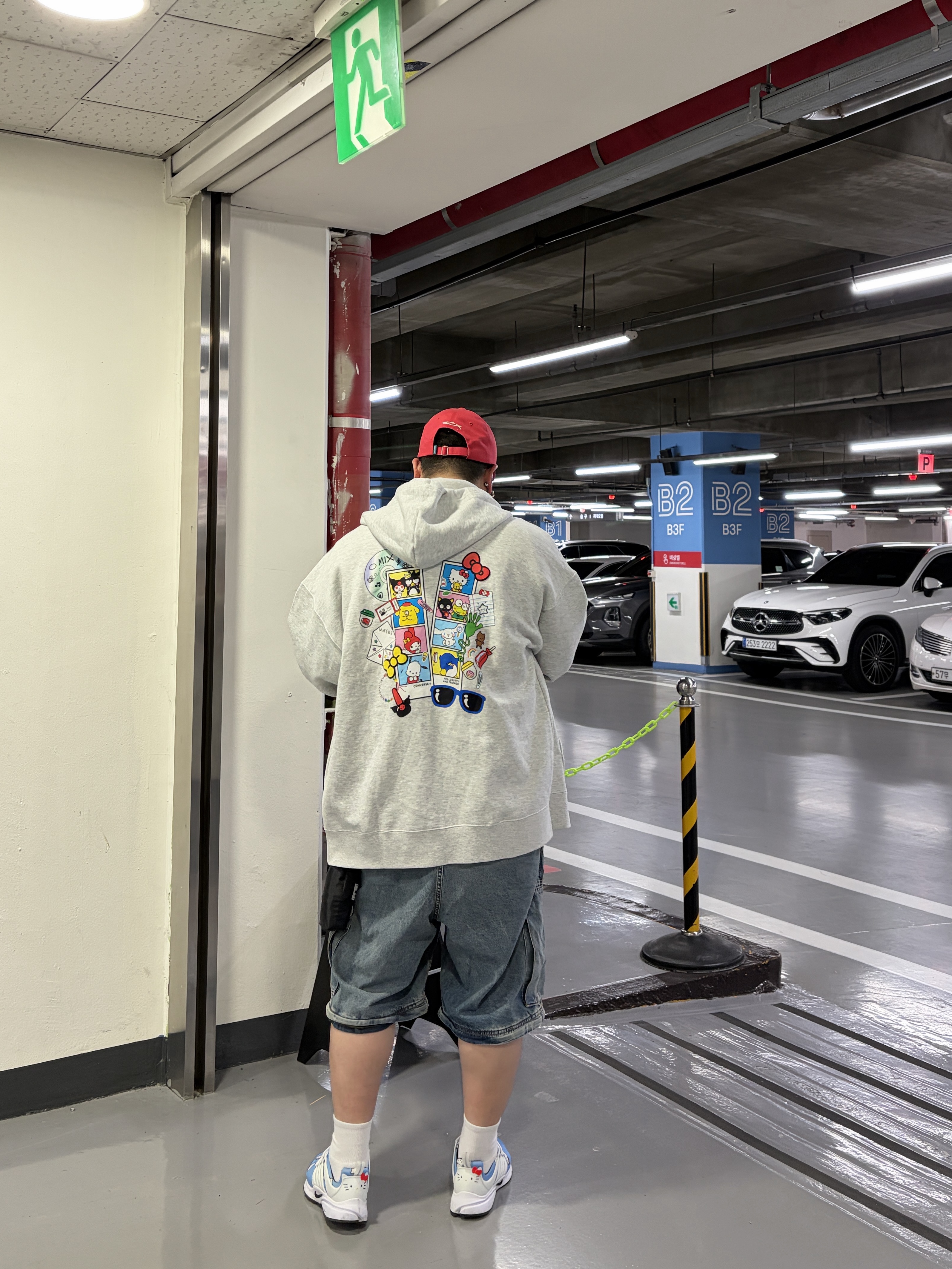 Nike x Hello Kitty Air Presto University Blue, Converse x Hello Kitty and Friends Full Zip Hoodie Converse Black 착용 스타일 - 1