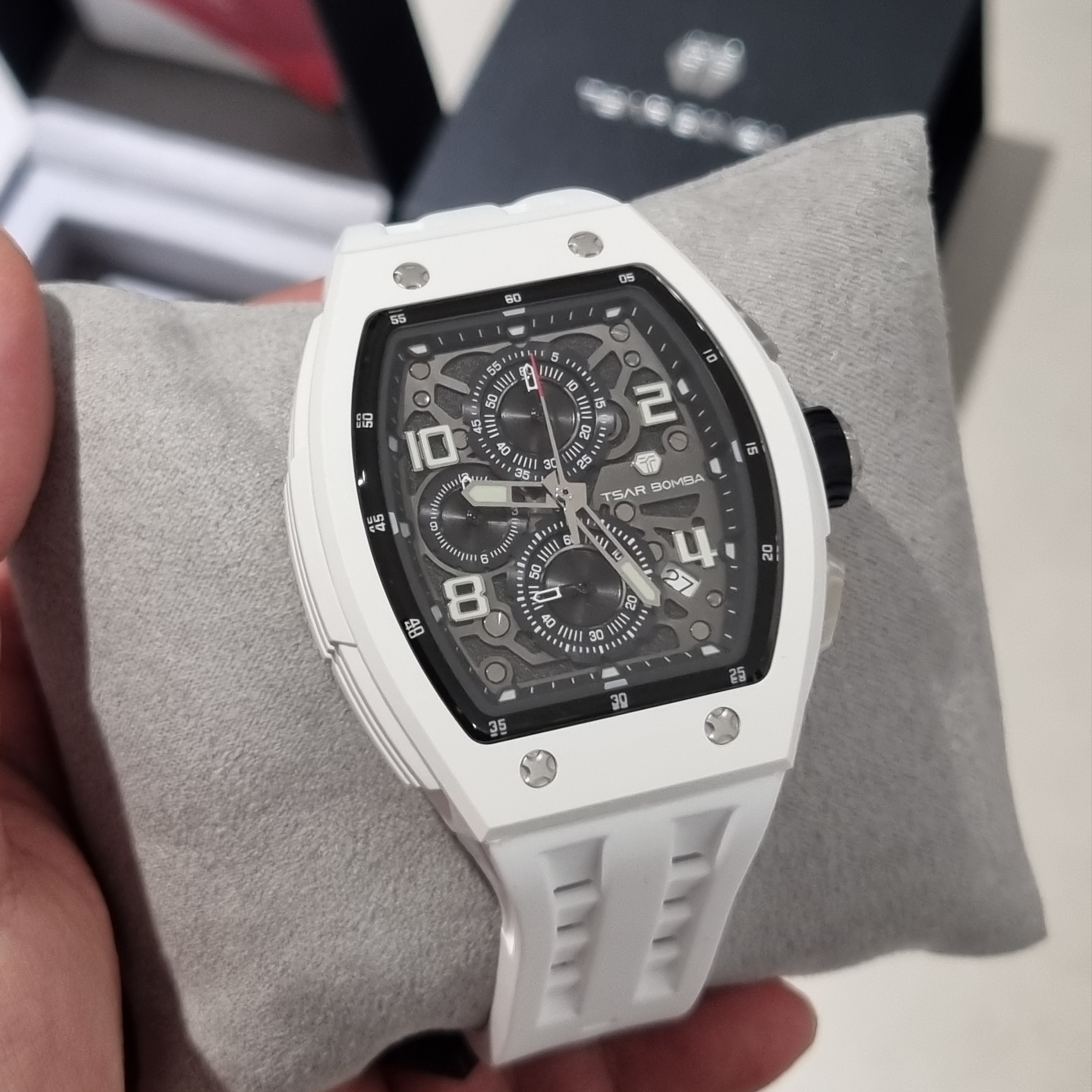 Tsar Bomba Elemental Bioceramic Chronograph Calendar Quartz TB8224B-01 White 착용 스타일 - 3
