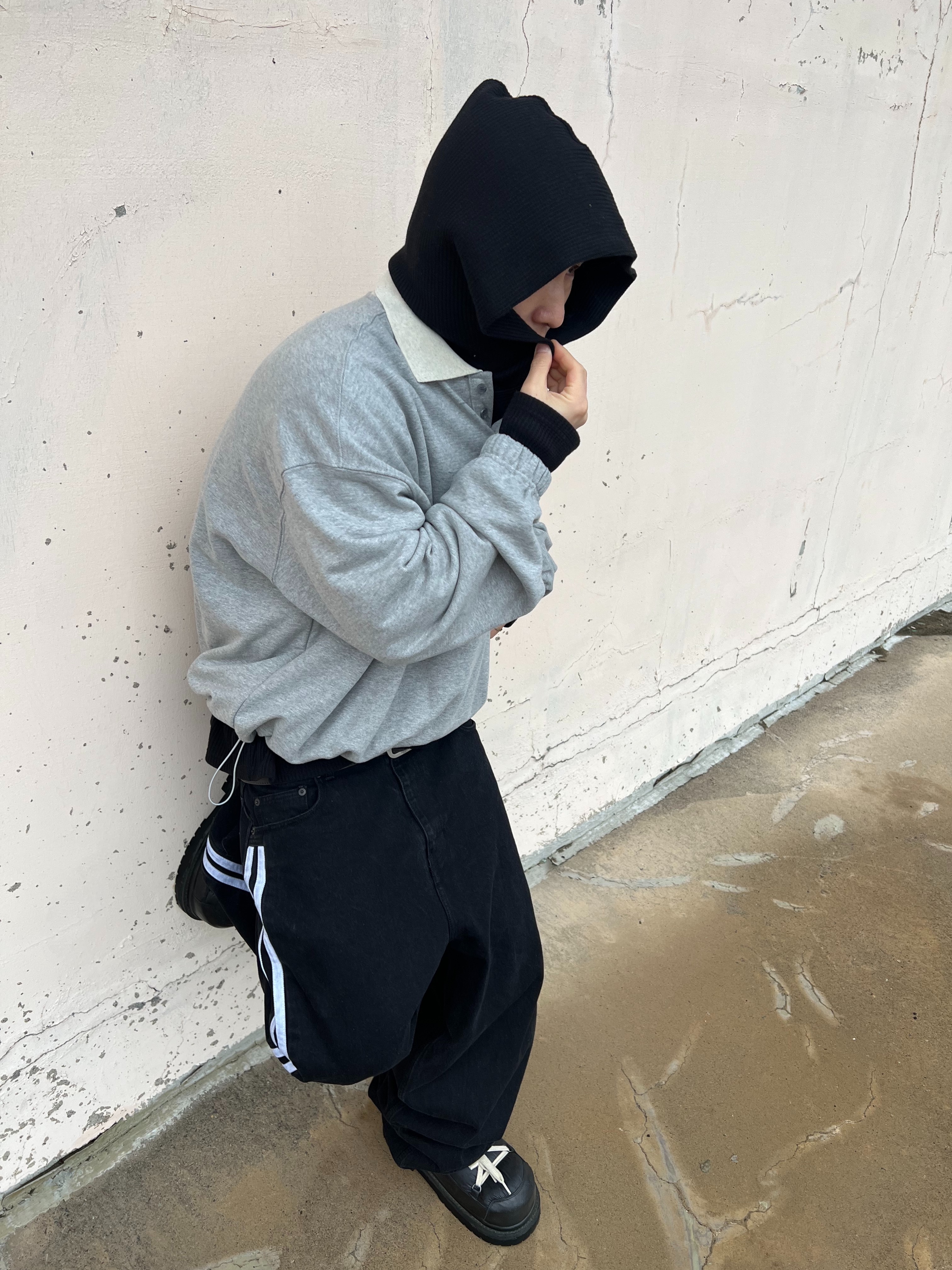 Undermycar Mu.140 Combi Crop Collar Sweatshirt Melange Gray, Undermycar MU.128 Original Logo Cracked Leather Belt Silver / Black 착용 스타일 - 4