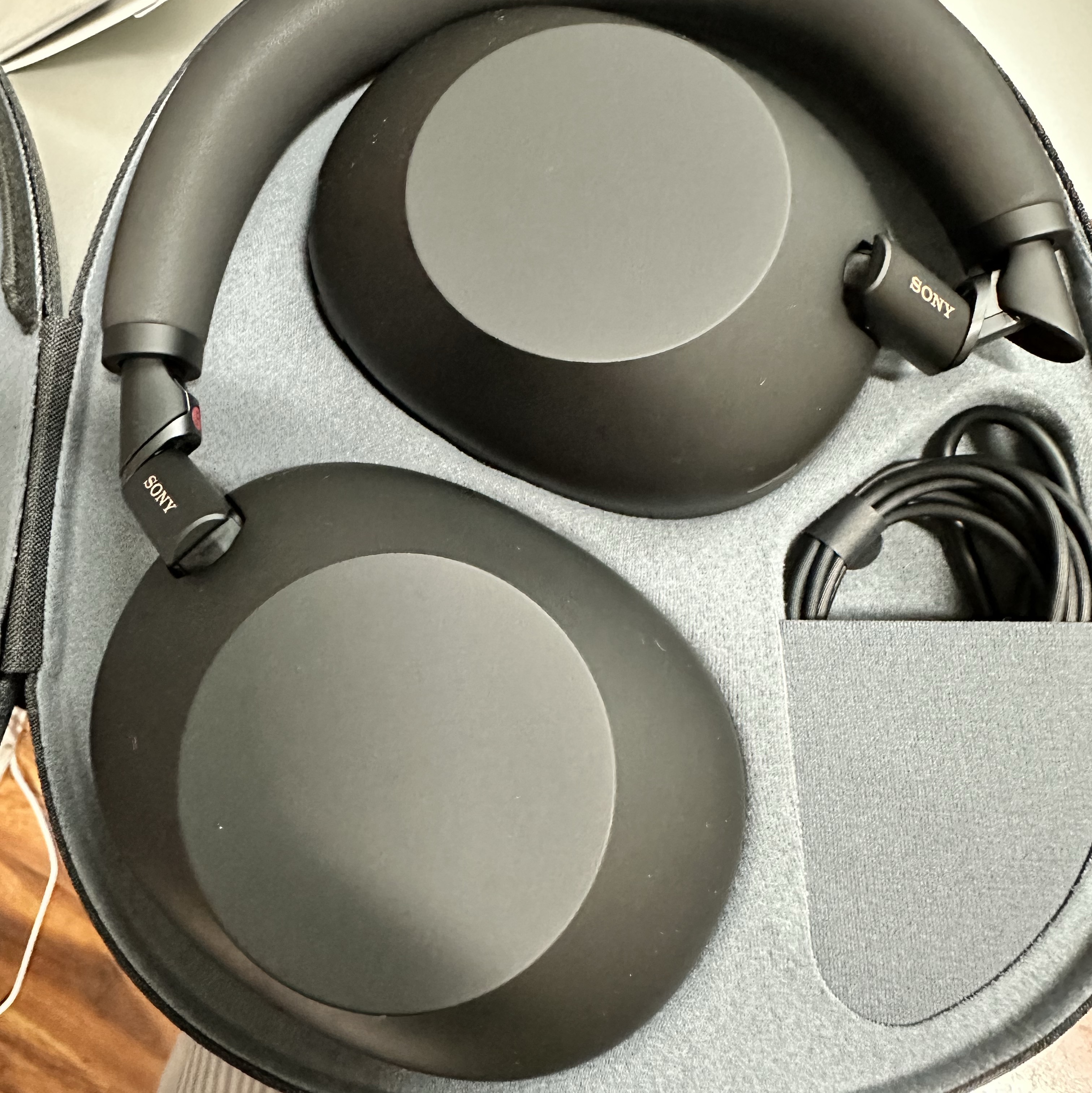 [사은품 증정] Sony WH-1000XM6 Black (Sony Korea Ver.) 착용 스타일