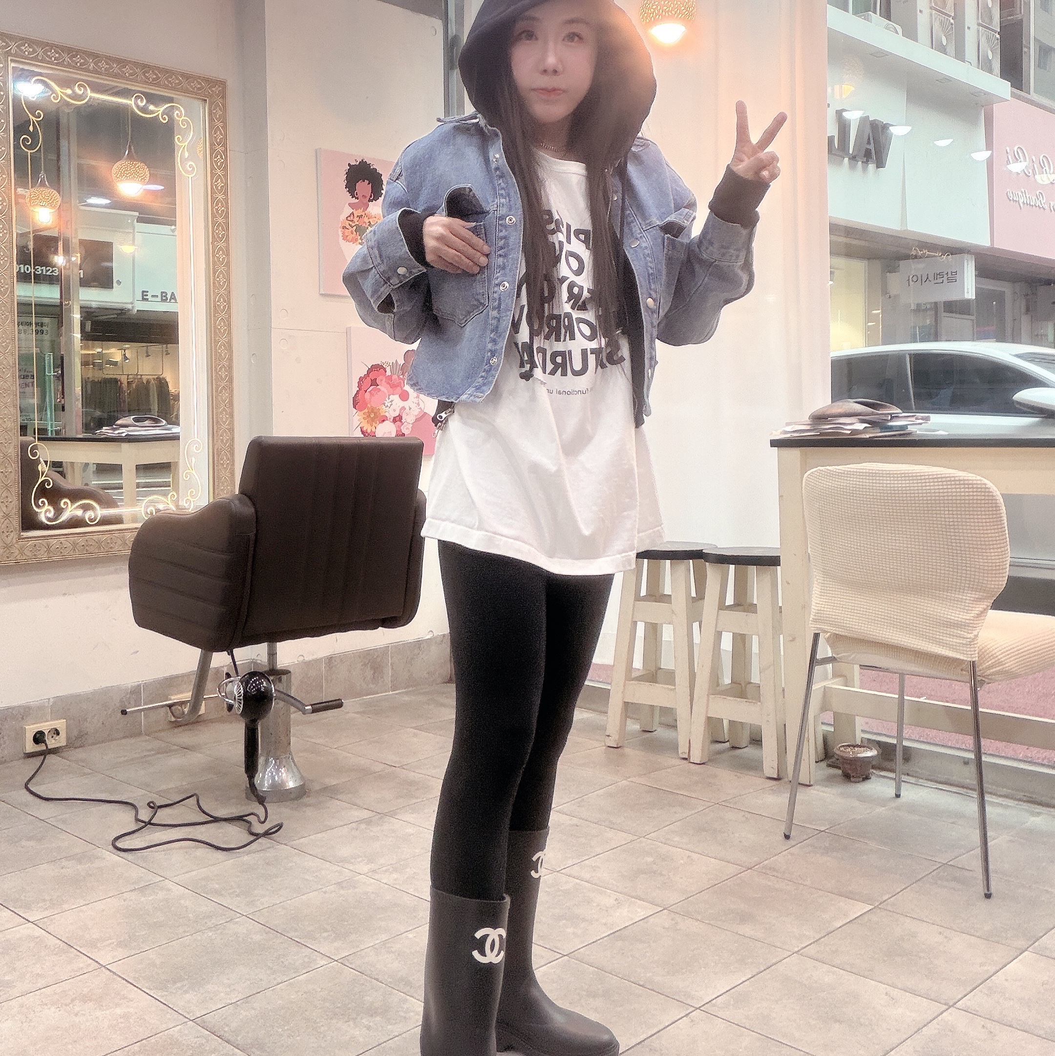 (W) Chanel Boots Caoutchouc & Black, (W) IAB Studio Leggings Black 착용 스타일 - 3