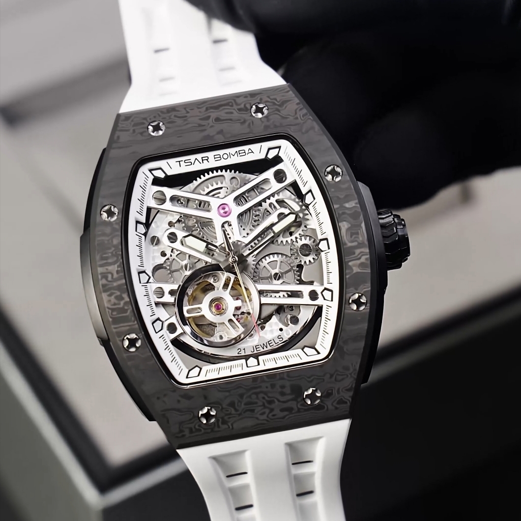 Tsar Bomba Elemental-Carbon Fiber Automatic  TB8228CF-03 Elite White 착용 스타일