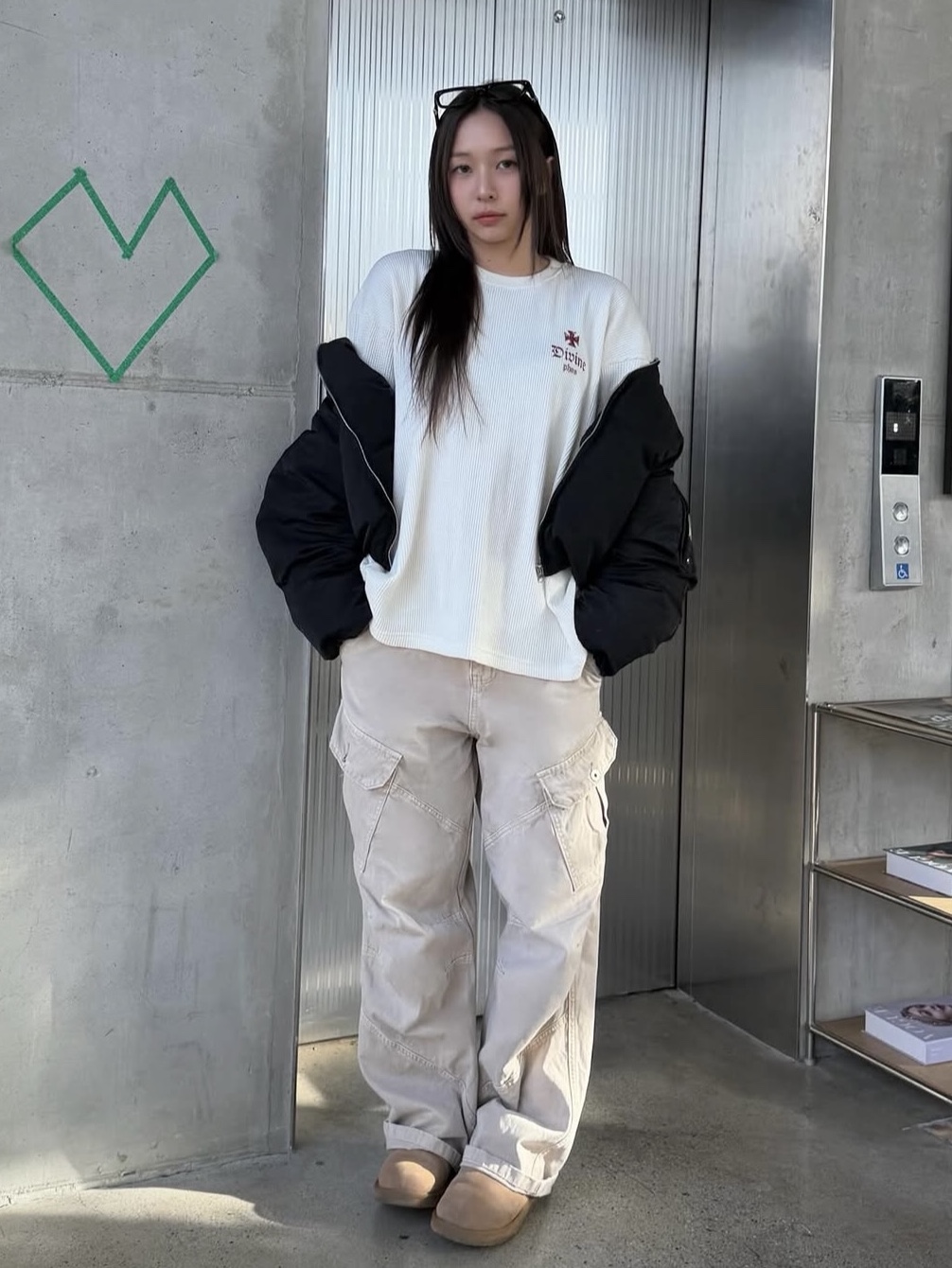 PHOS333 Divine Waffle Long Sleeved Cream, PHOS333 Divine Waffle Long Sleeved Dark Brown 착용 스타일 - 2