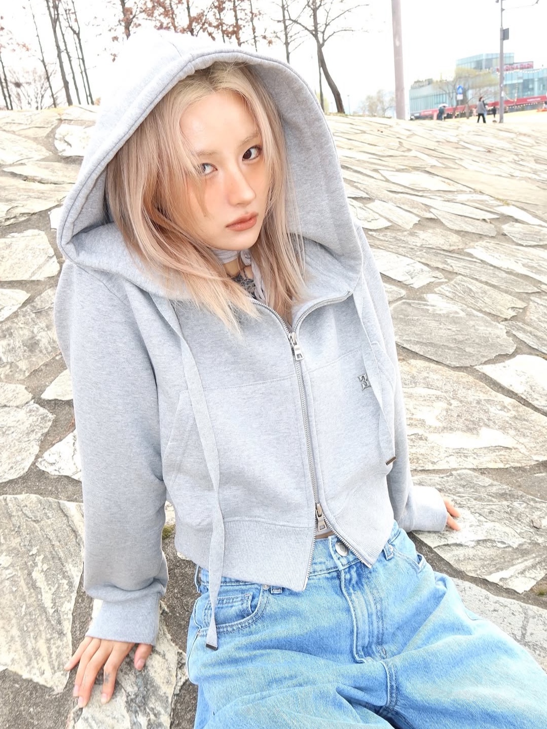 PHOS333 W Basic Crop Hood Zip Up 착용 스타일 - 1