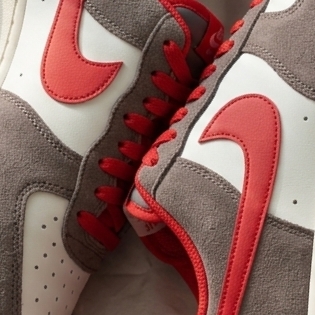 Nike Air Force 1 '07 LV8 Cave Stone Sail 착용 스타일