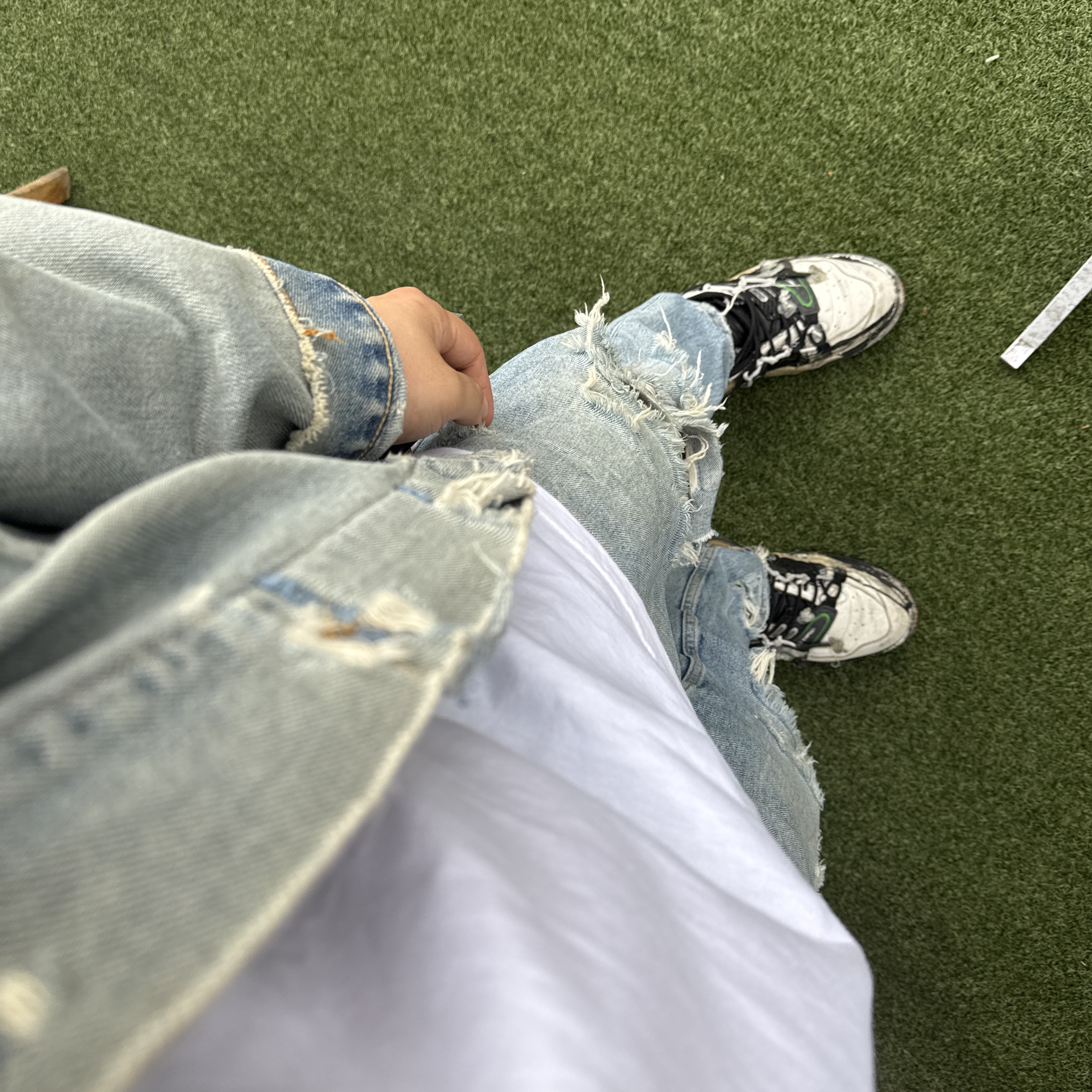 Maison Margiela Fusion Low Top Sneakers Black White Red, Levi's TYPE II Trucker Jacket Midium Indigo 착용 스타일