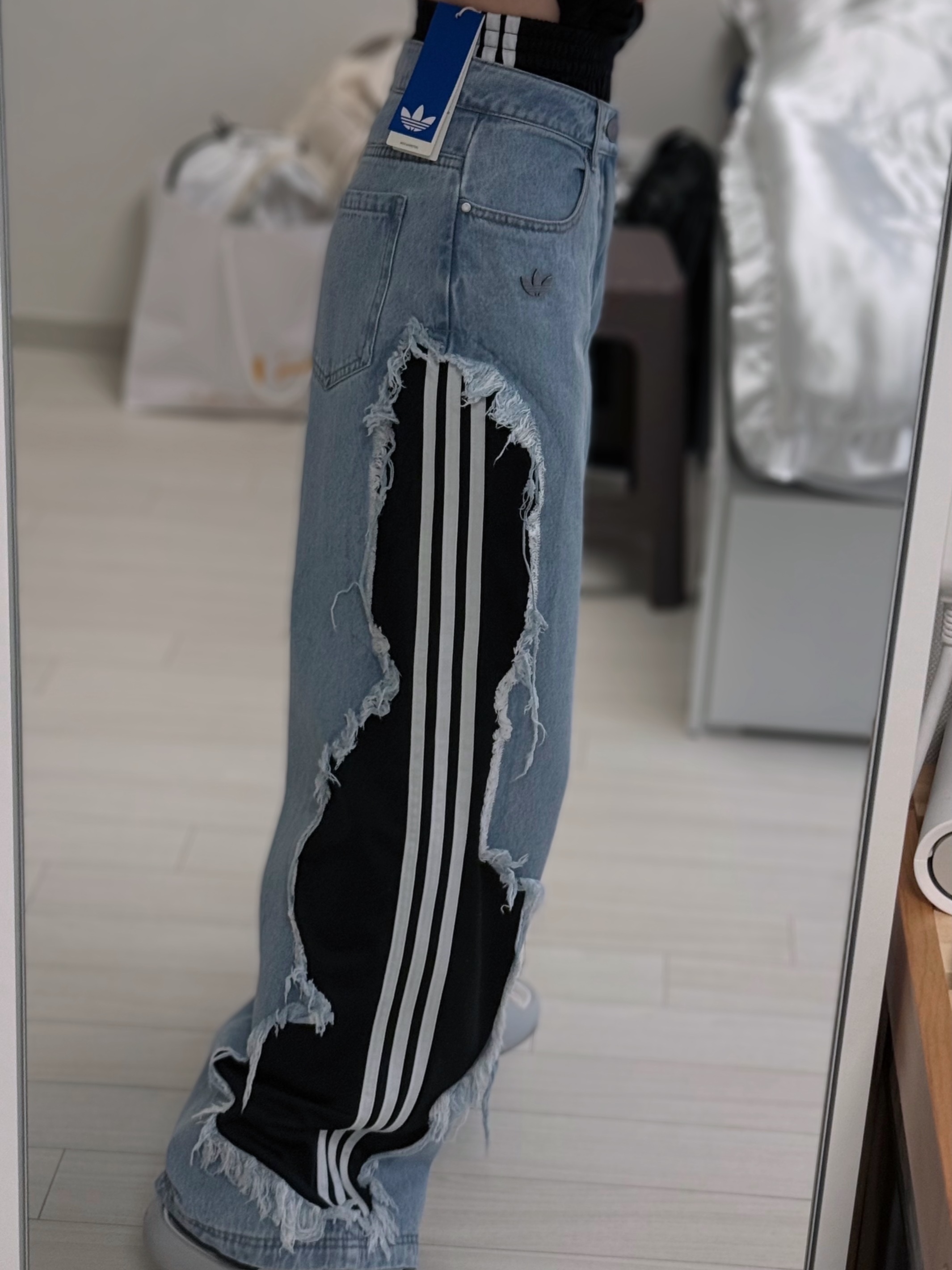 (W) Adidas Adilenium 5.0 Deconstructed Denim Pants Light Blue - KR Sizing, (W) Adidas Adilenium 5.0 Deconstructed Denim Pants Chalky Brown - KR Sizing 착용 스타일 - 2