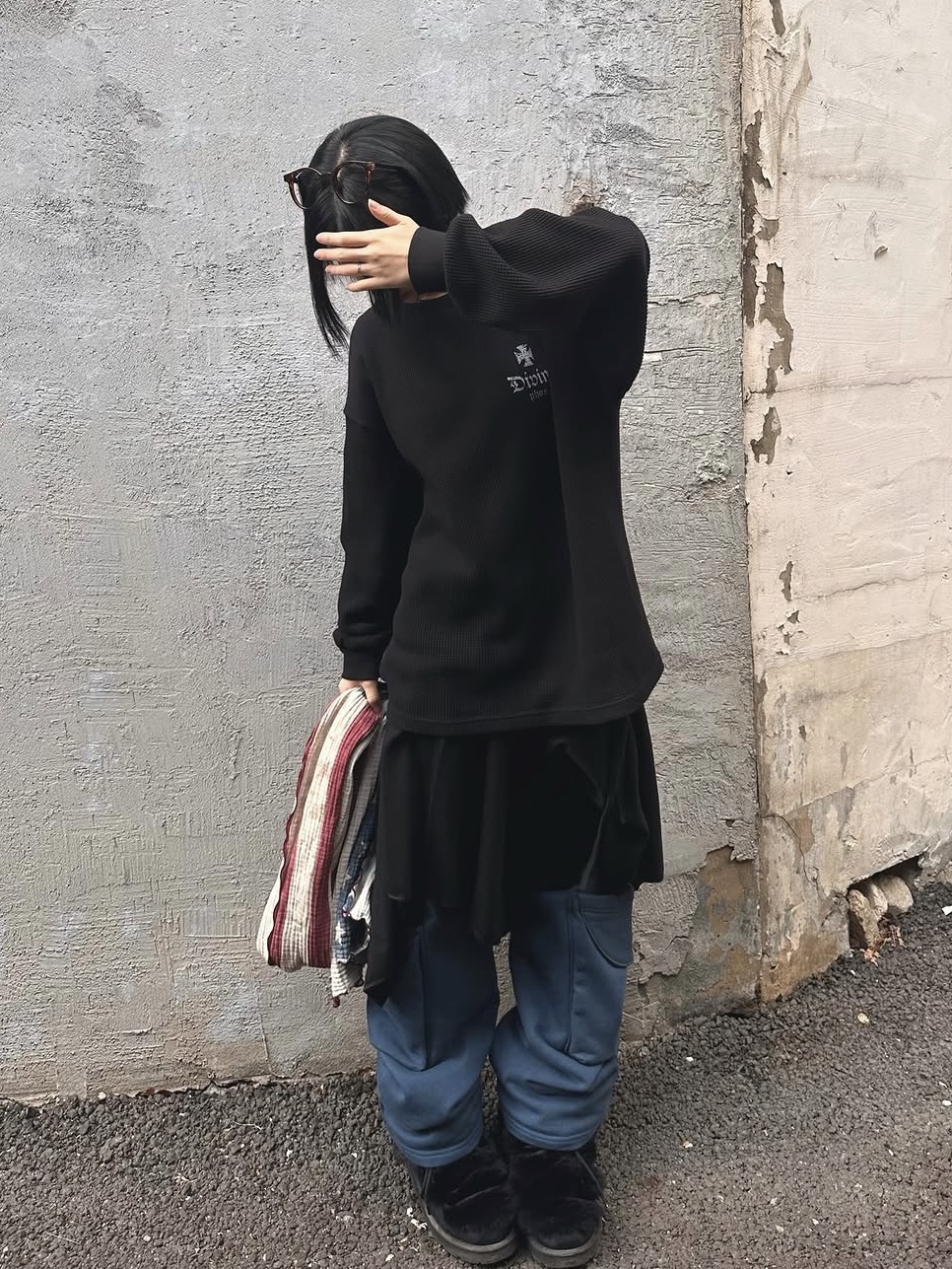 PHOS333 Divine Waffle Long Sleeved Black, PHOS333 Divine Waffle Long Sleeved Dark Brown 착용 스타일 - 2