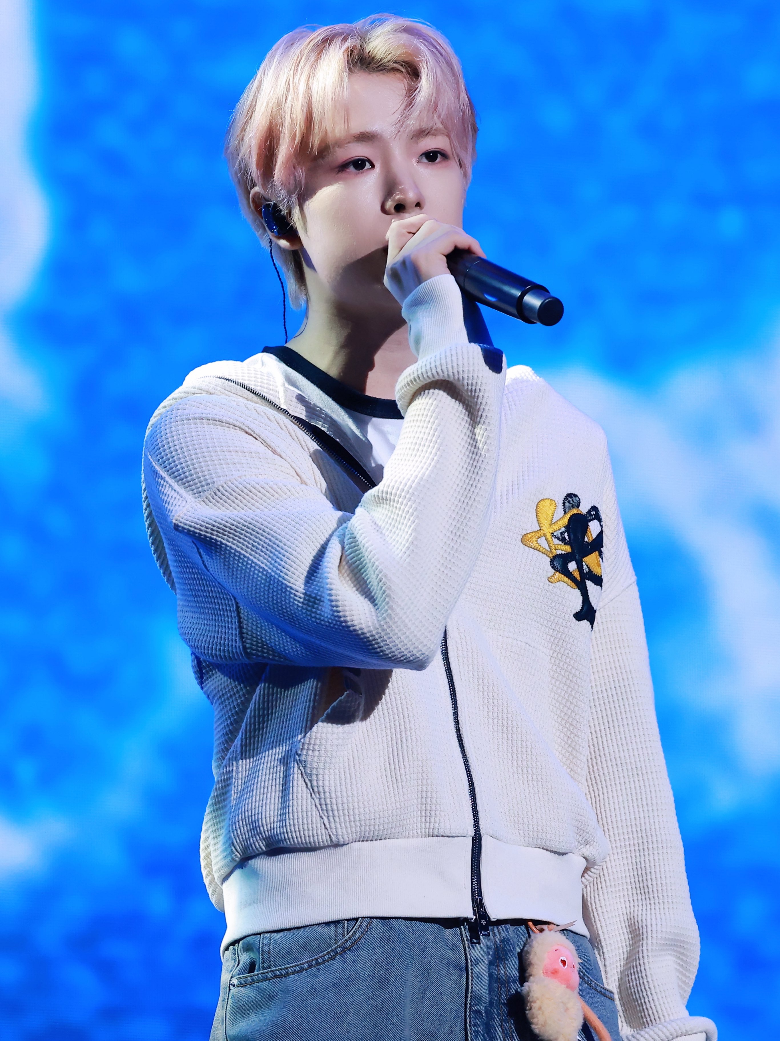PACOSPLY Siren Scandal Zip Up Hoodie Ivory 착용 스타일