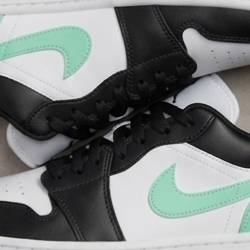 Jordan 1 Low White Green Glow 착용 스타일