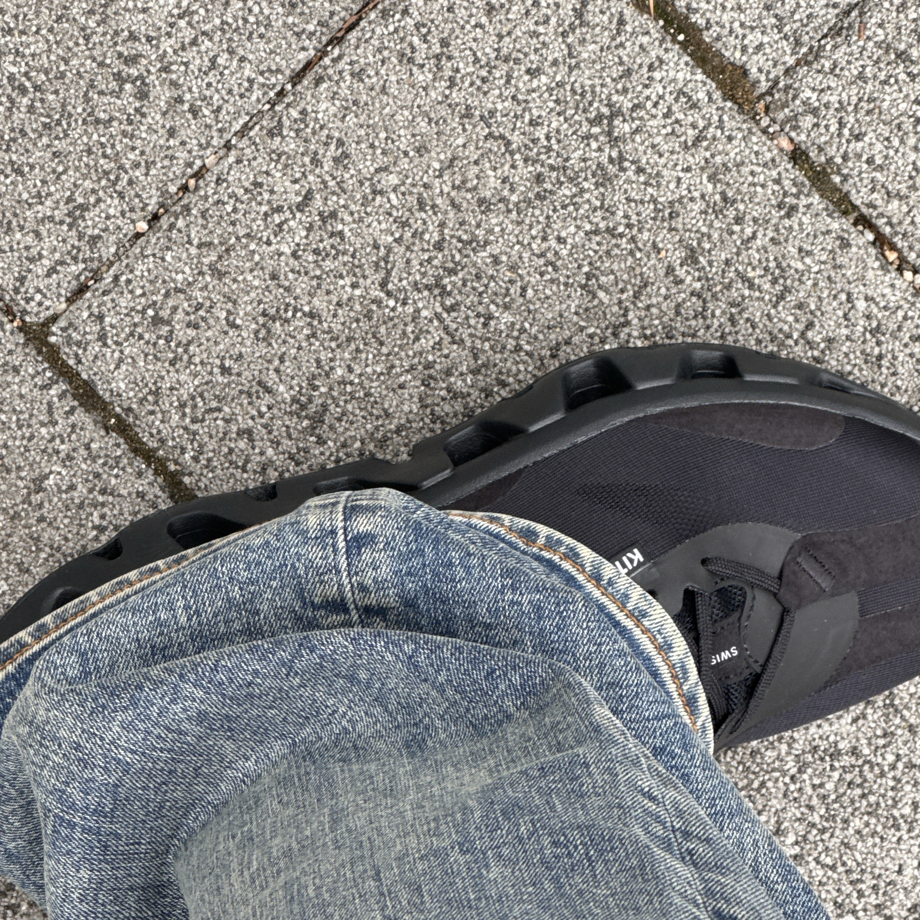 On Running x Kith K-Tech 1 Black 착용 스타일 - 2
