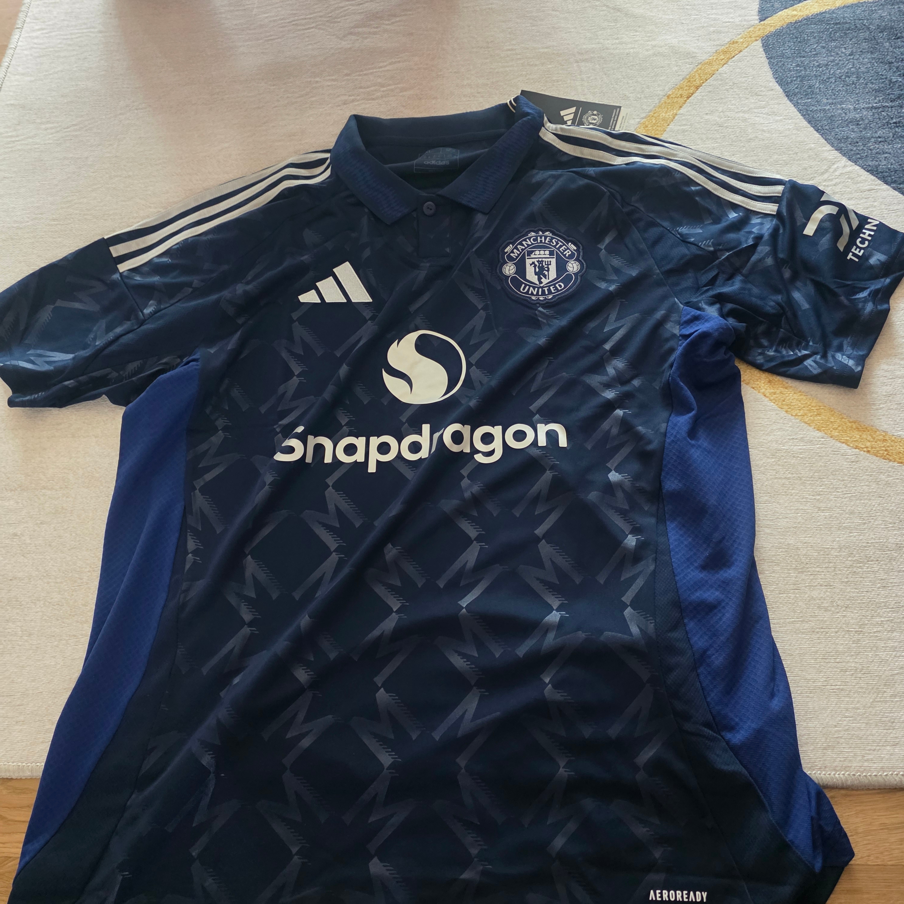 Adidas Manchester United 2024/25 Away Jersey Night Indigo - US Sizing (Non Marking Ver.) 착용 스타일 - 1