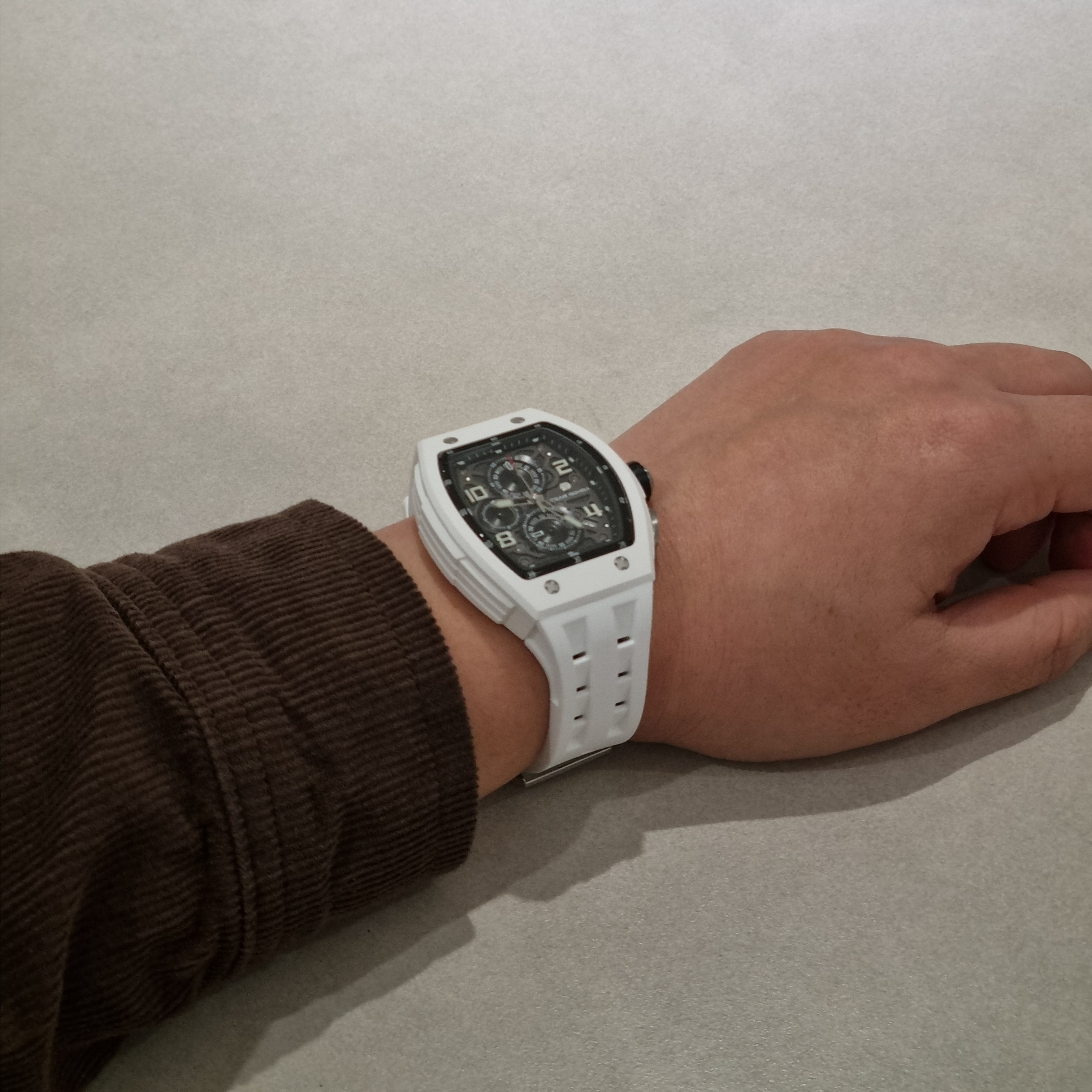 Tsar Bomba Elemental Bioceramic Chronograph Calendar Quartz TB8224B-01 White 착용 스타일 - 5