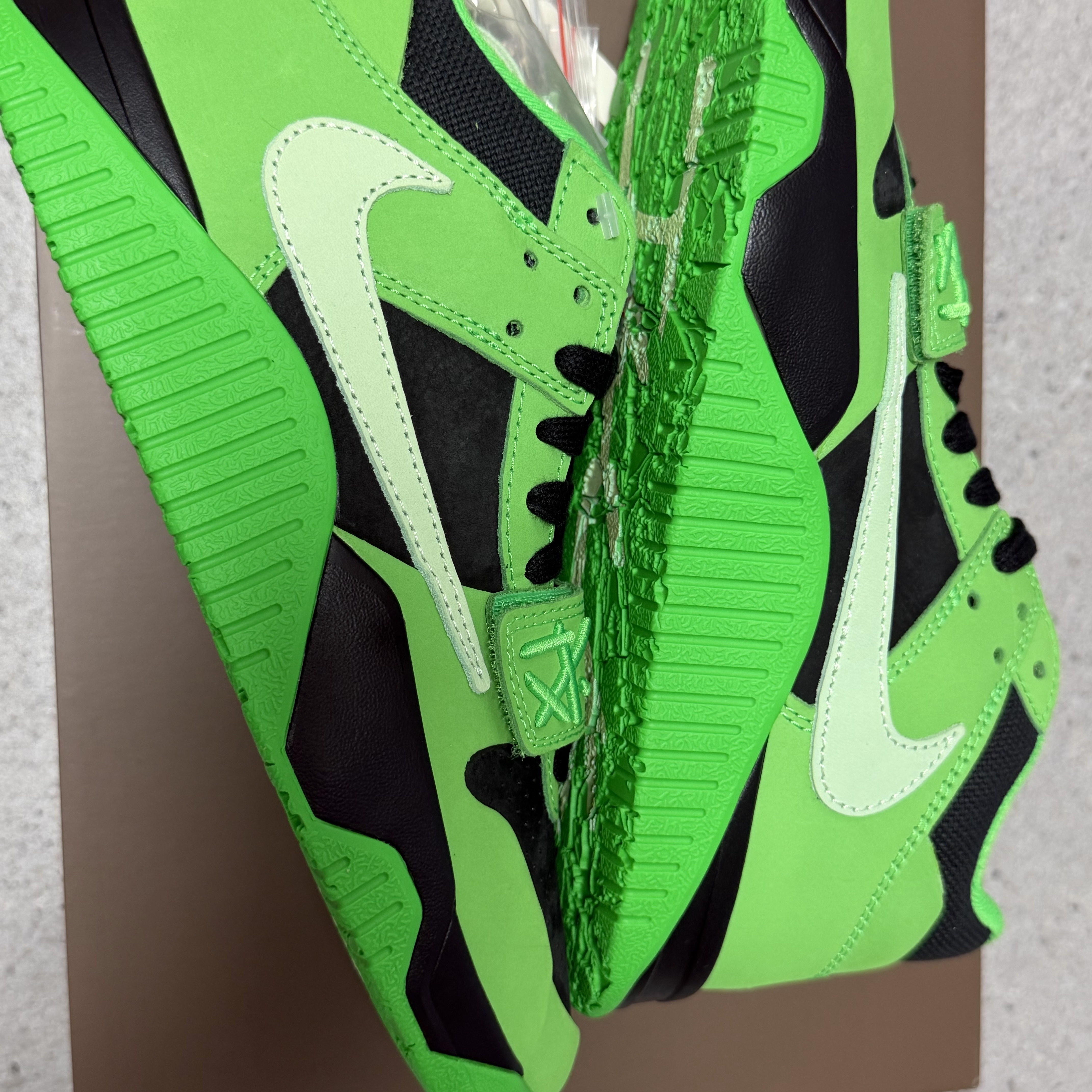 Jordan x Travis Scott Jumpman Jack TR Green Spark Vapor Green 착용 스타일 - 1