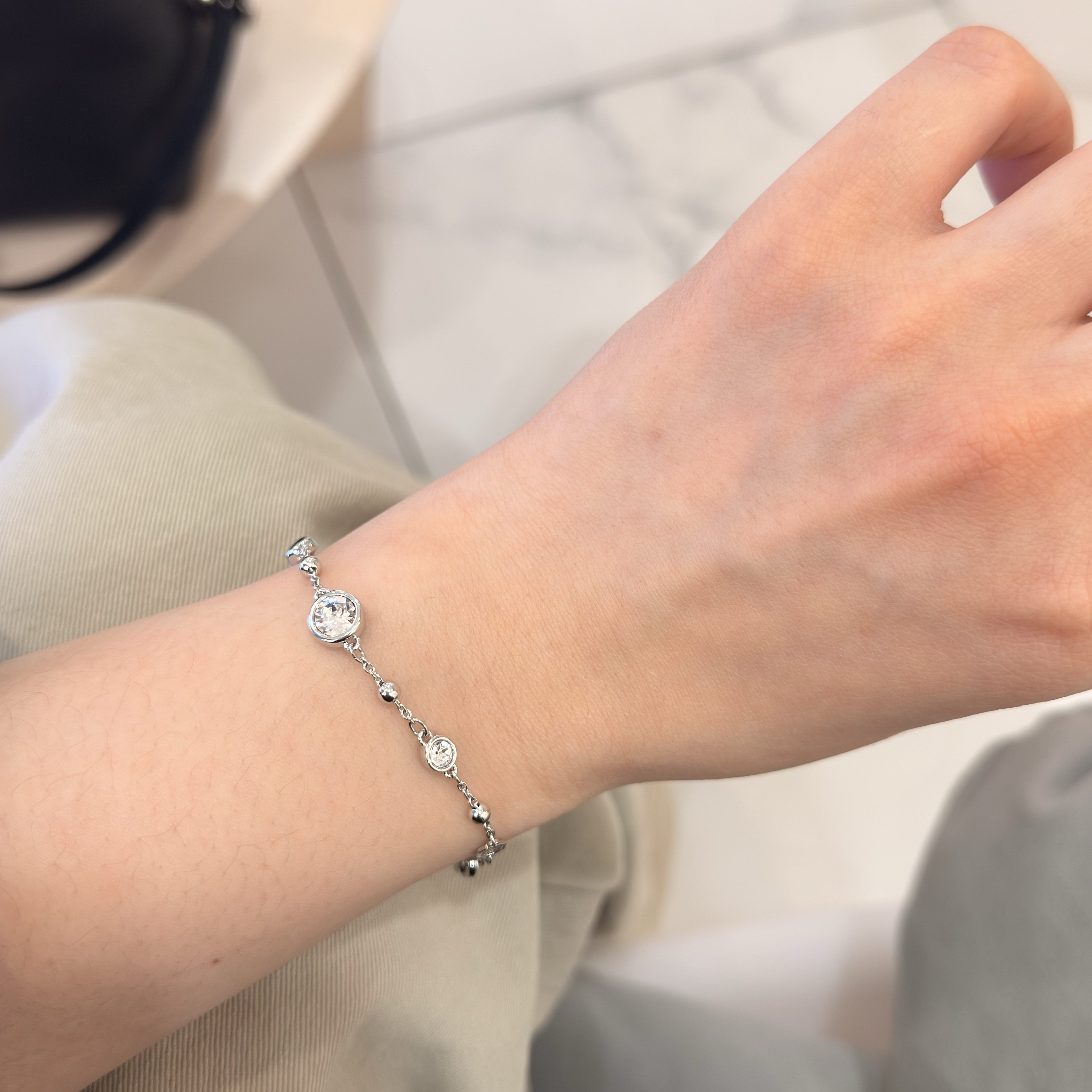 (W) Swarovski Imber Bracelet Round Cut White Rhodium Plated 착용 스타일