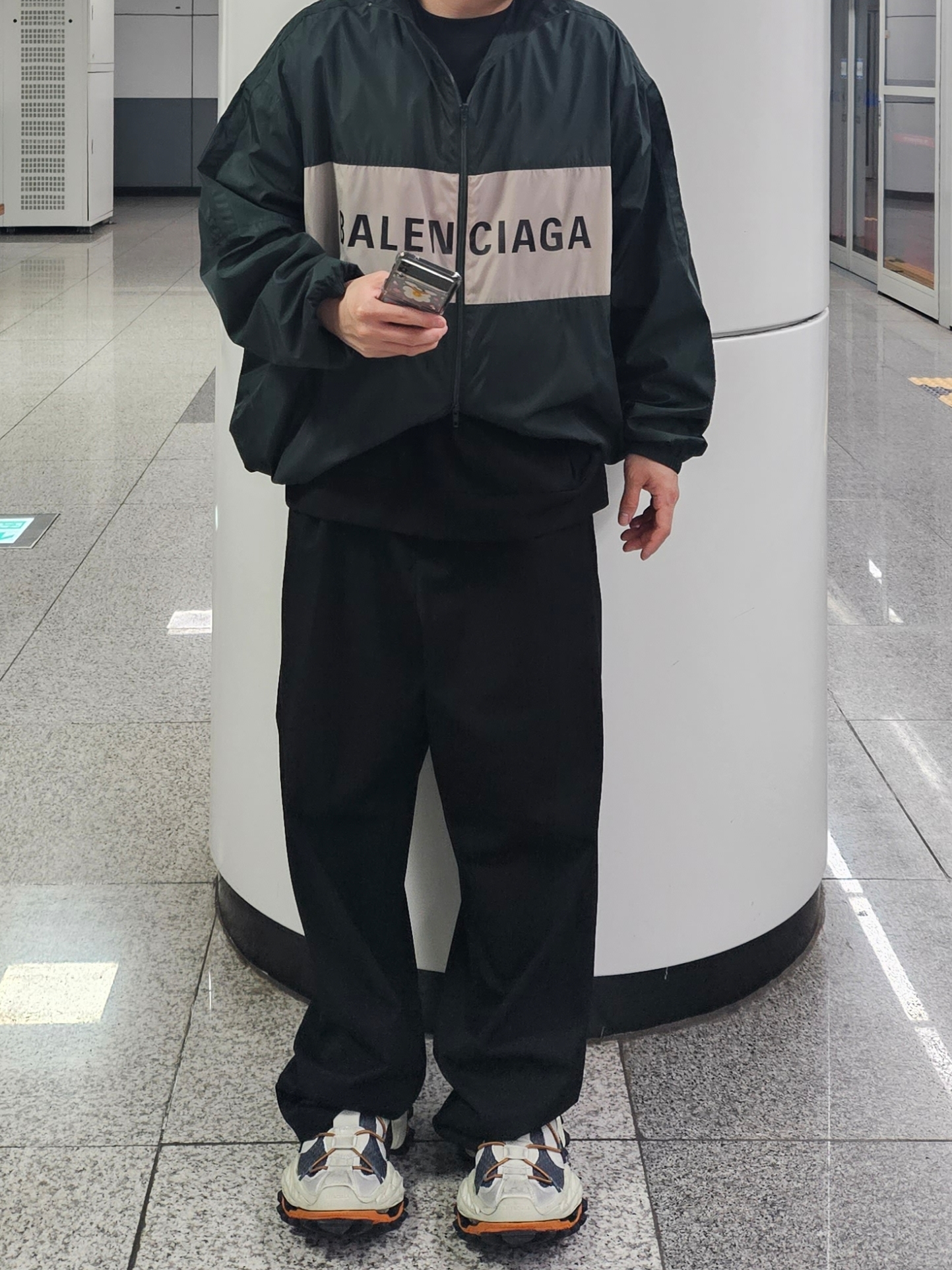 Balenciaga Hike Sneakers Beige Orange 착용 스타일
