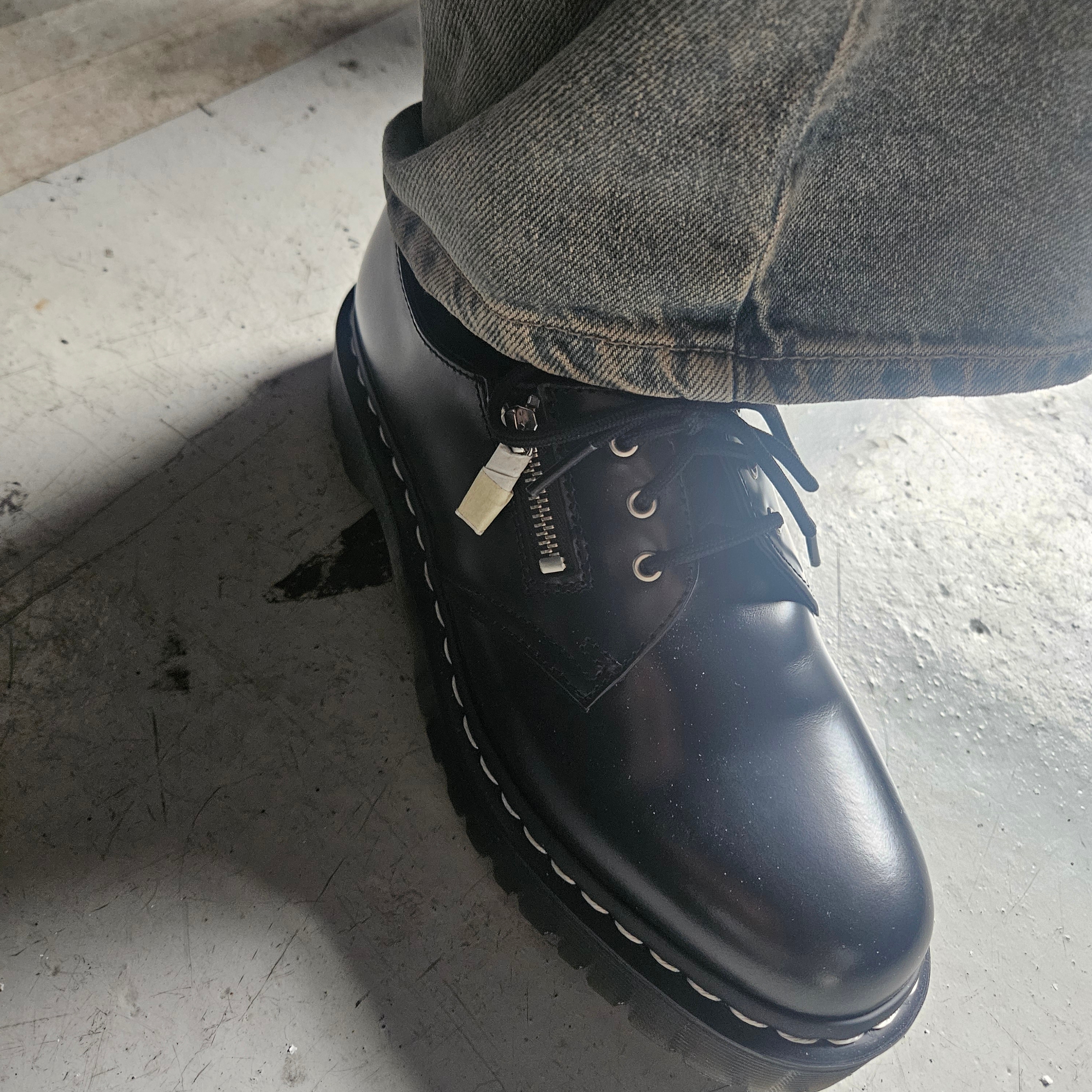 Dr. Martens 1461 Zip Bex White Stitch 3 Hole Black 착용 스타일