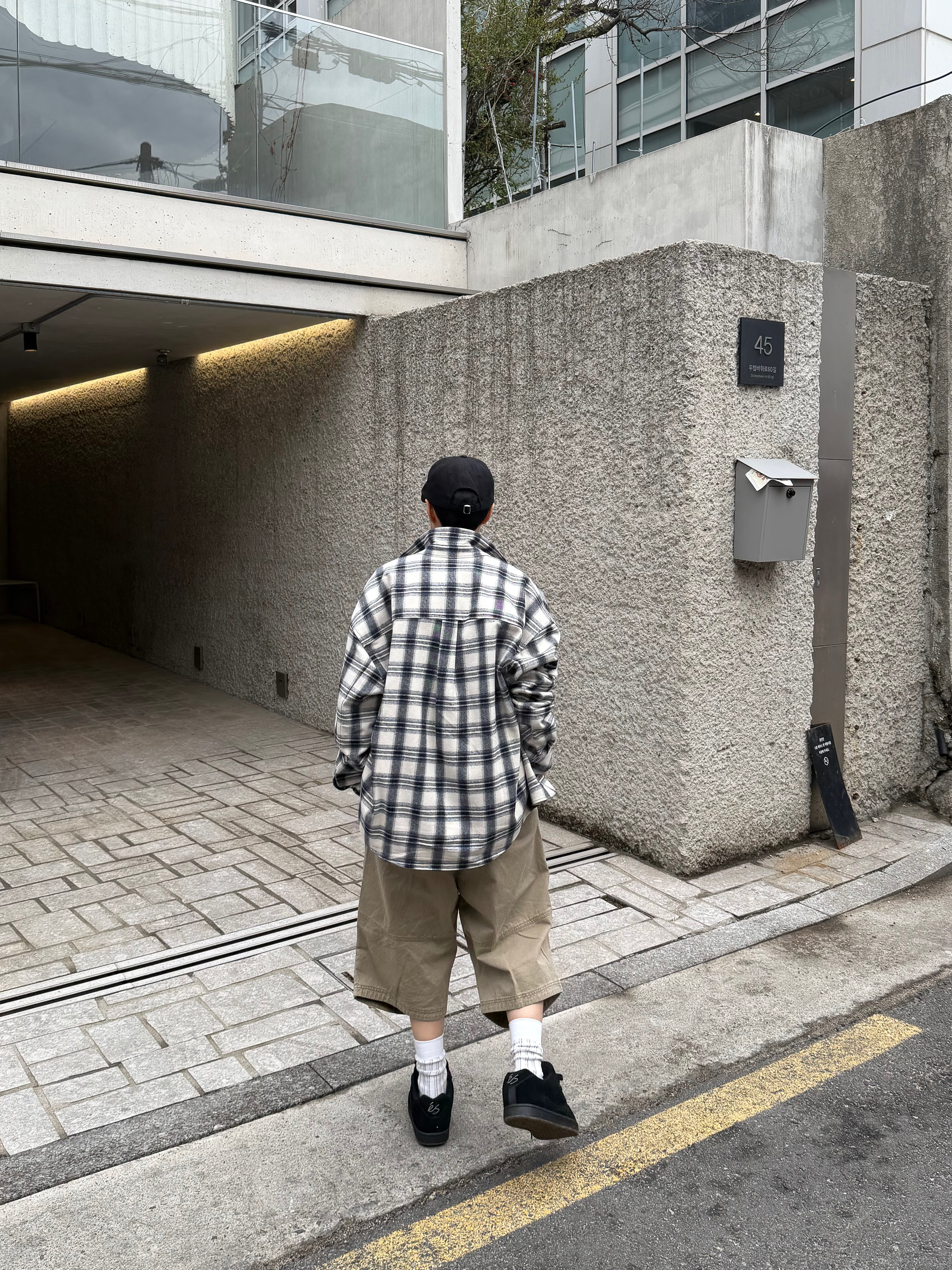 Farfromwhat Far Patch Logo Cap Black, Farfromwhat Far Logo Flannel Shirts 착용 스타일 - 7