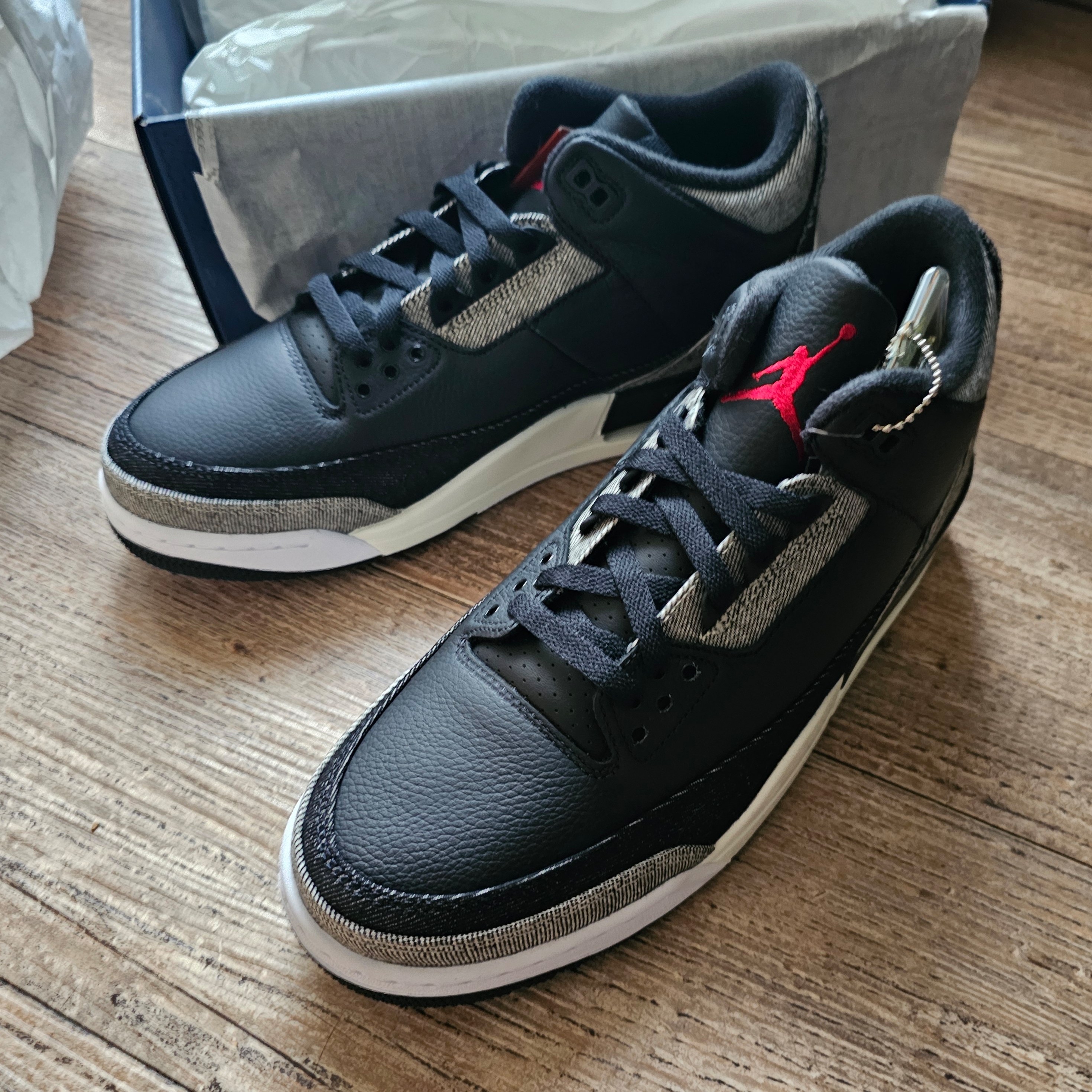 Jordan 3 x Levi’s Black and White 착용 스타일 - 1