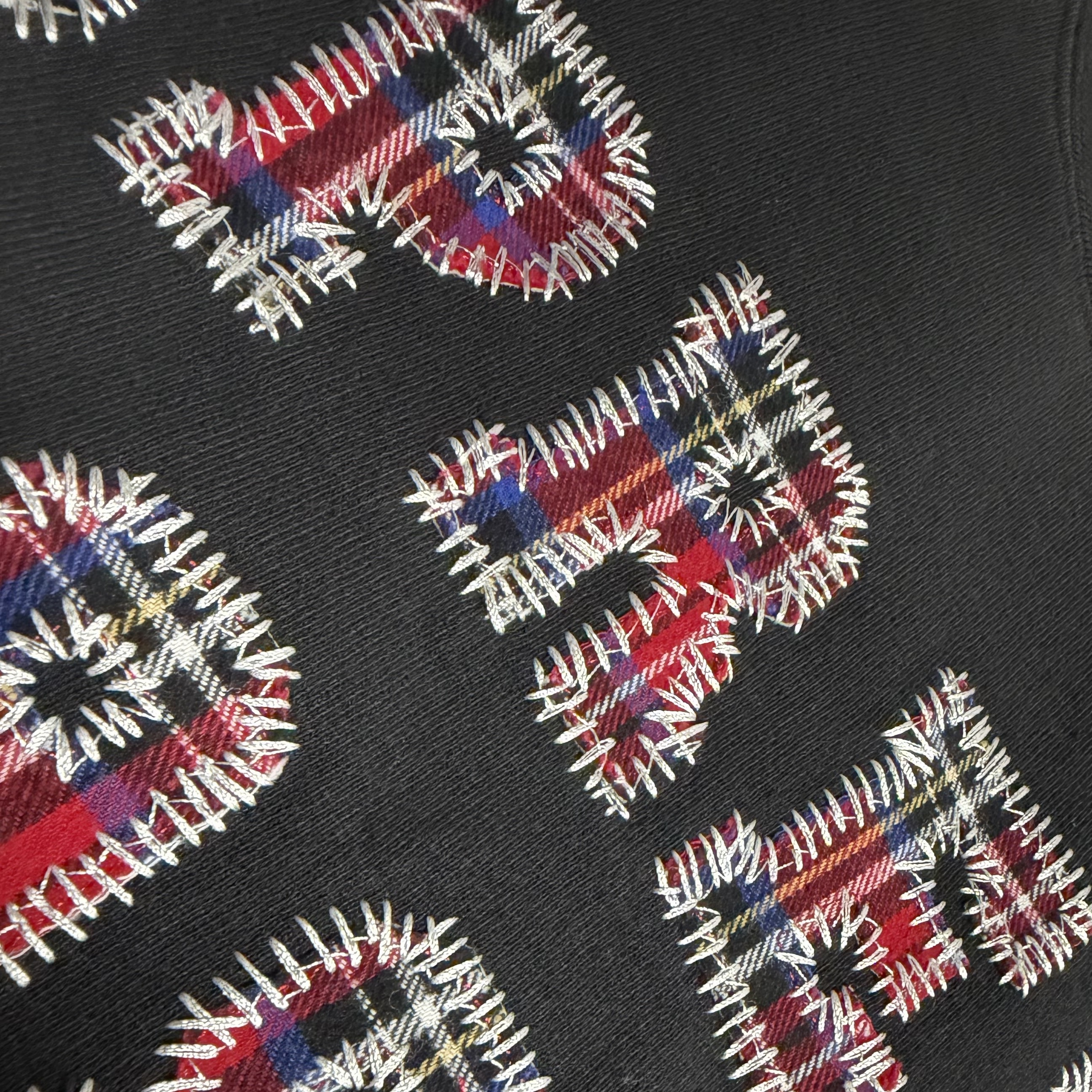 Supreme Plaid Arc Crewneck Black - 26SS 착용 스타일
