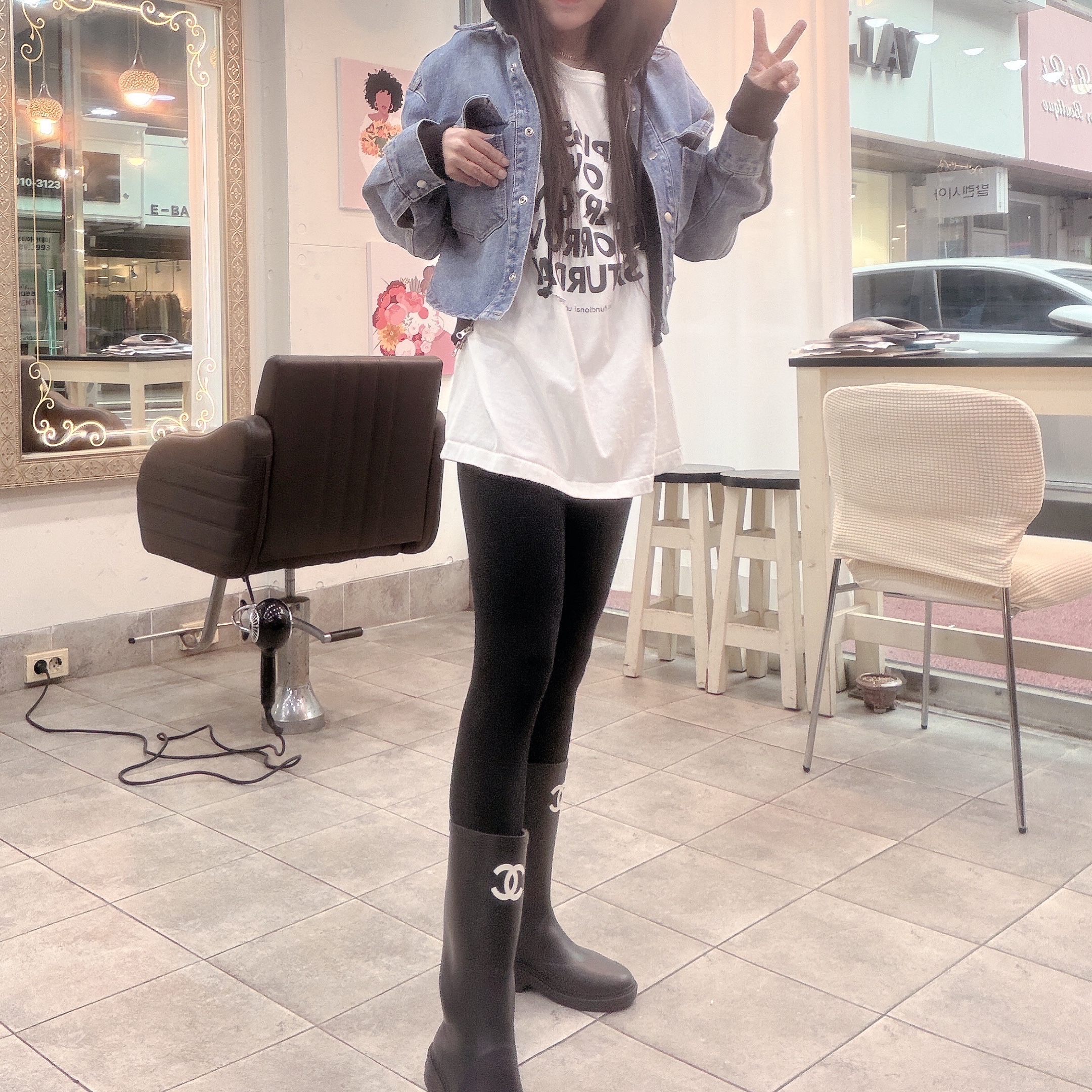 (W) Chanel Boots Caoutchouc & Black, (W) IAB Studio Leggings Black 착용 스타일 - 1