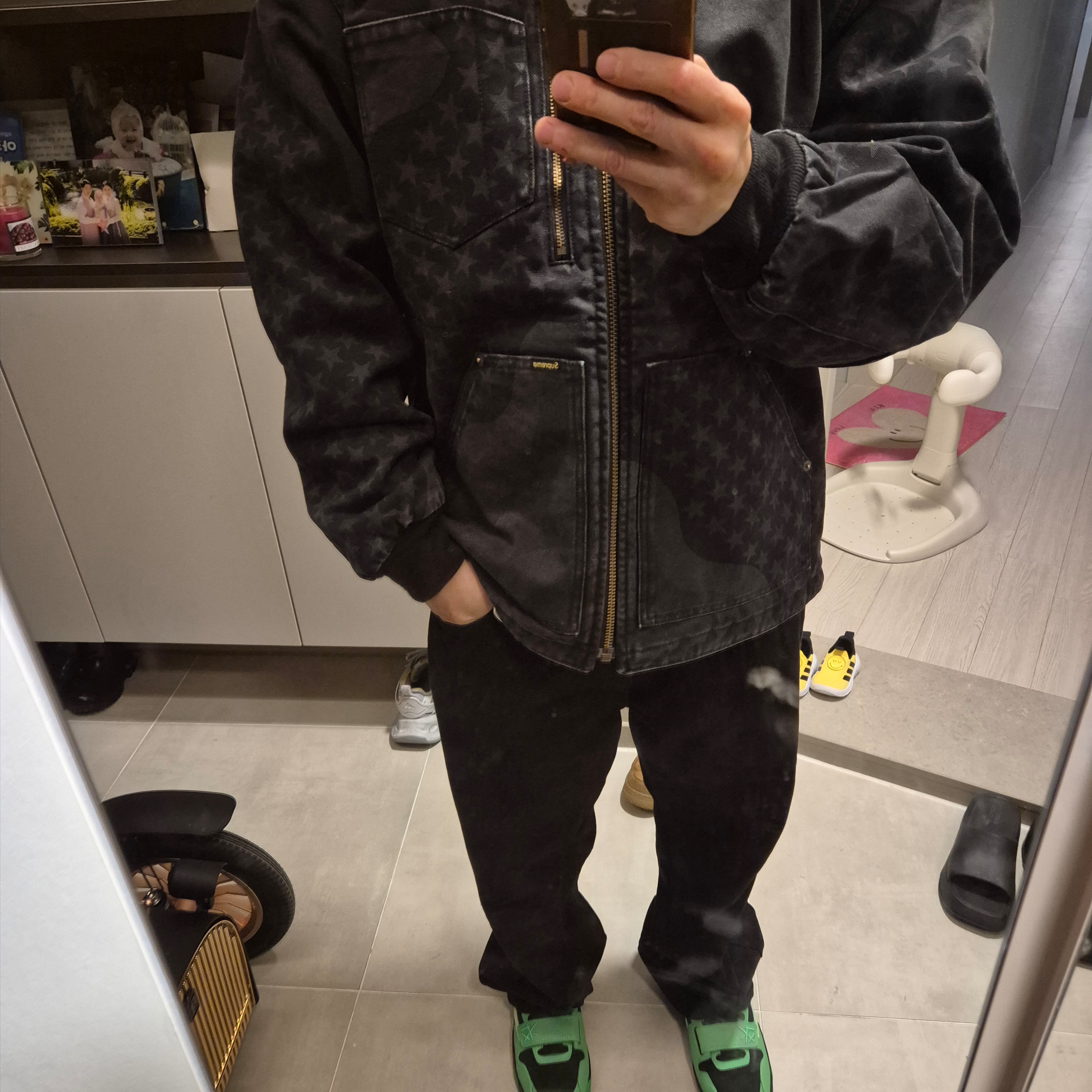 Supreme Flag Quilted Hooded Work Jacket Black - 26SS, Jordan x Travis Scott Jumpman Jack TR Green Spark Vapor Green 착용 스타일 - 6