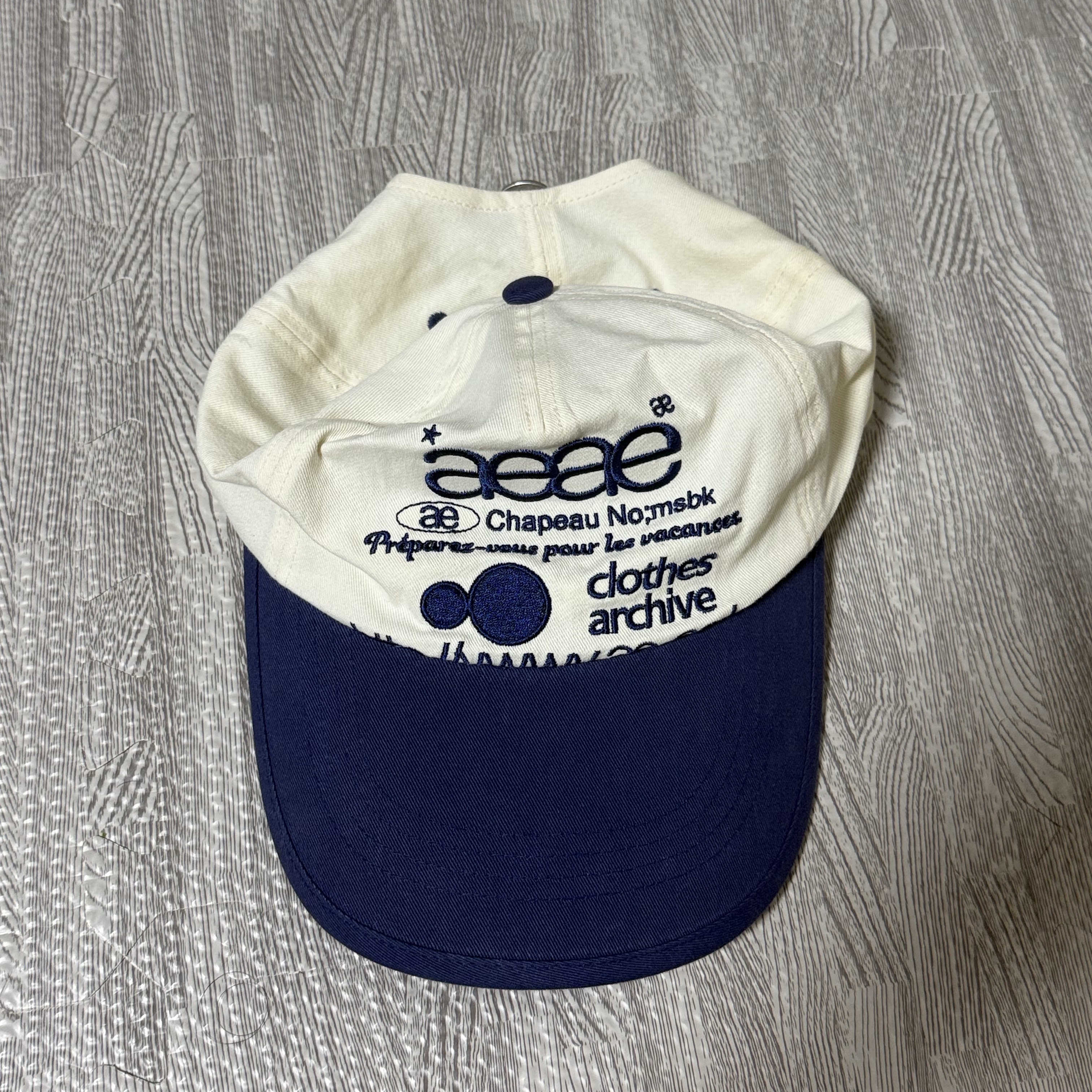Aeae Web Logo Two Tone Ball Cap White Blue 착용 스타일