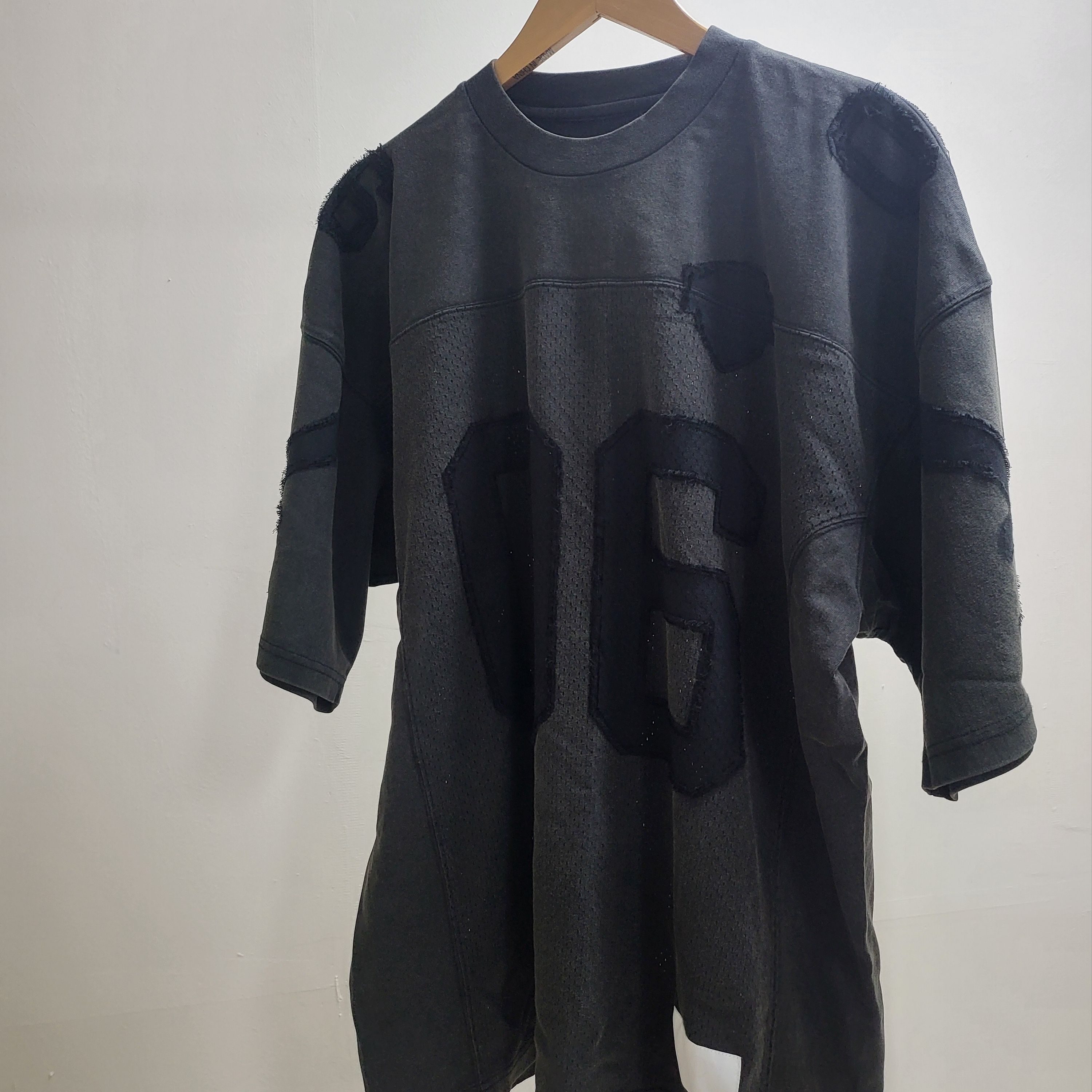 Supreme x MM6 Maison Margiela Cotton Football Jersey Black - 26SS 착용 스타일 - 1