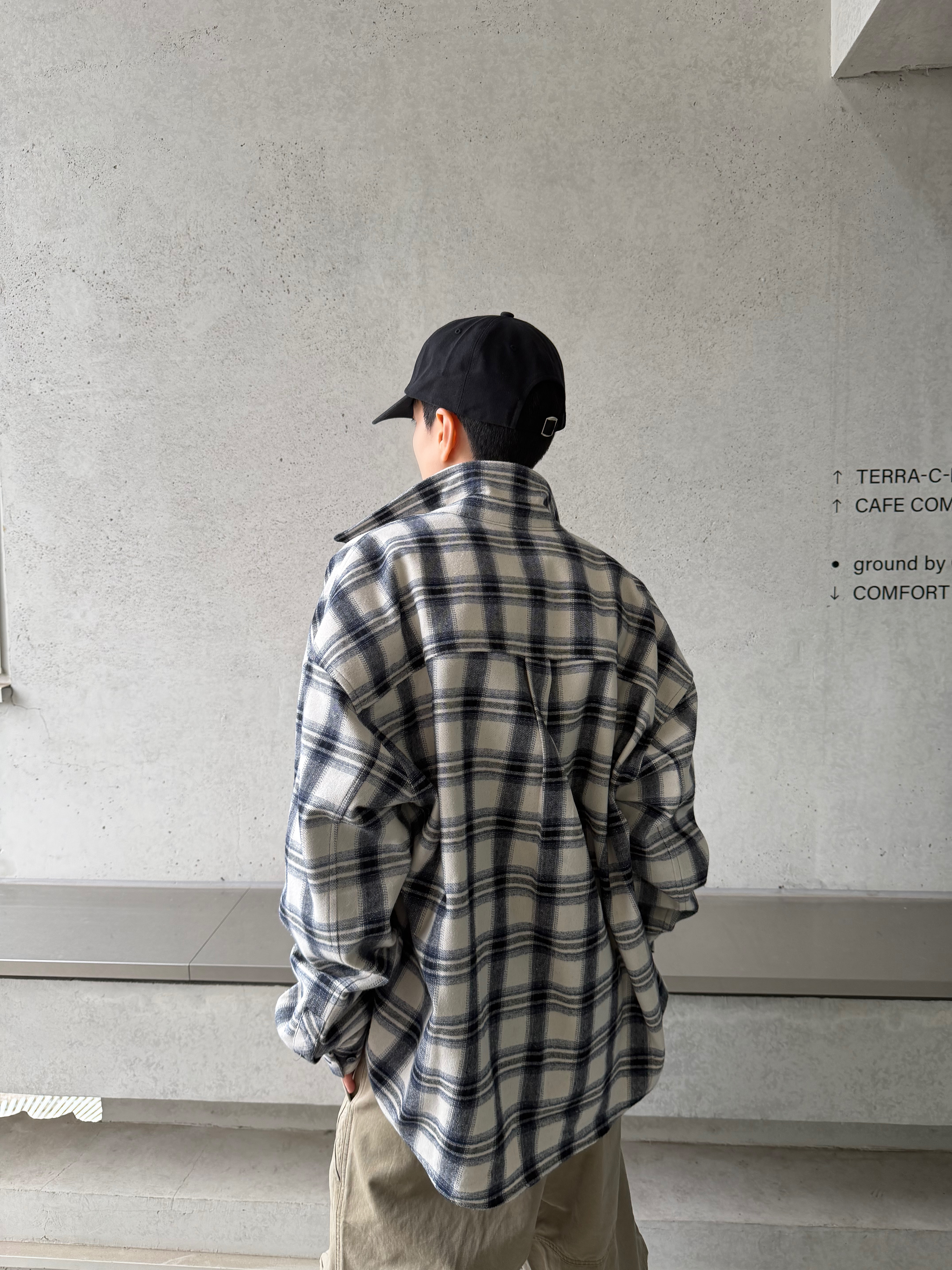 Farfromwhat Far Patch Logo Cap Black, Farfromwhat Far Logo Flannel Shirts 착용 스타일 - 3