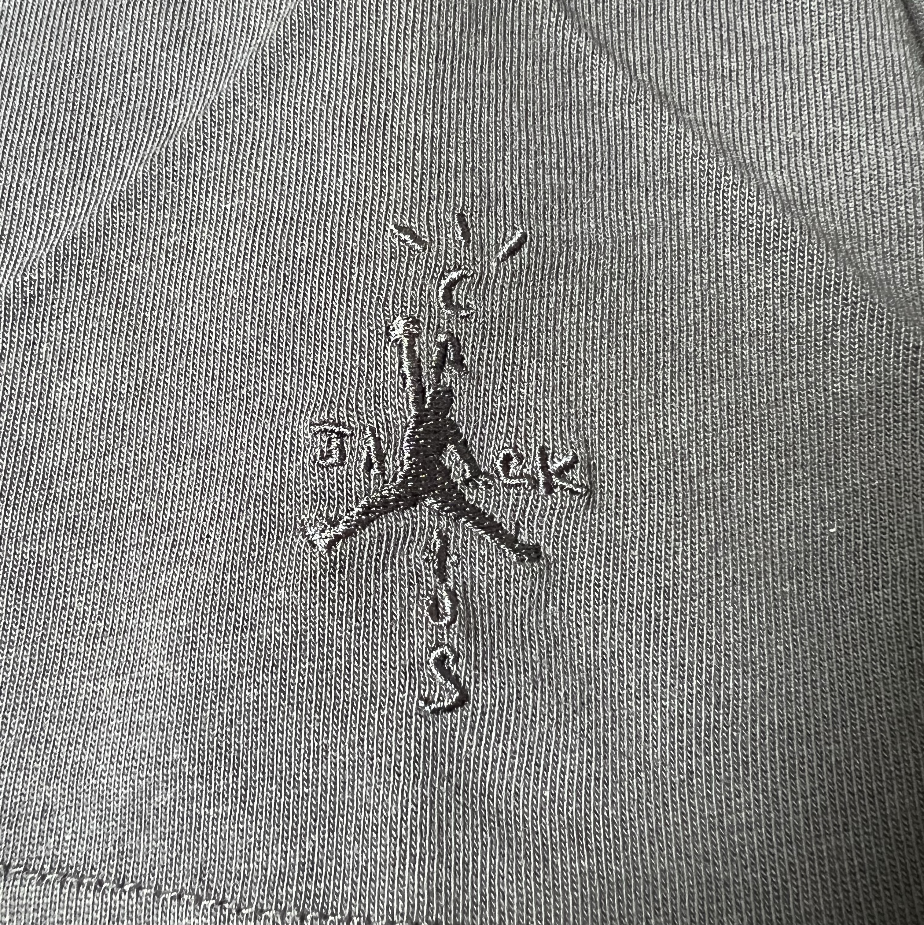 Jordan x Travis Scott T-Shirt Dark Smoke Grey (DZ5510-070) 착용 스타일 - 3