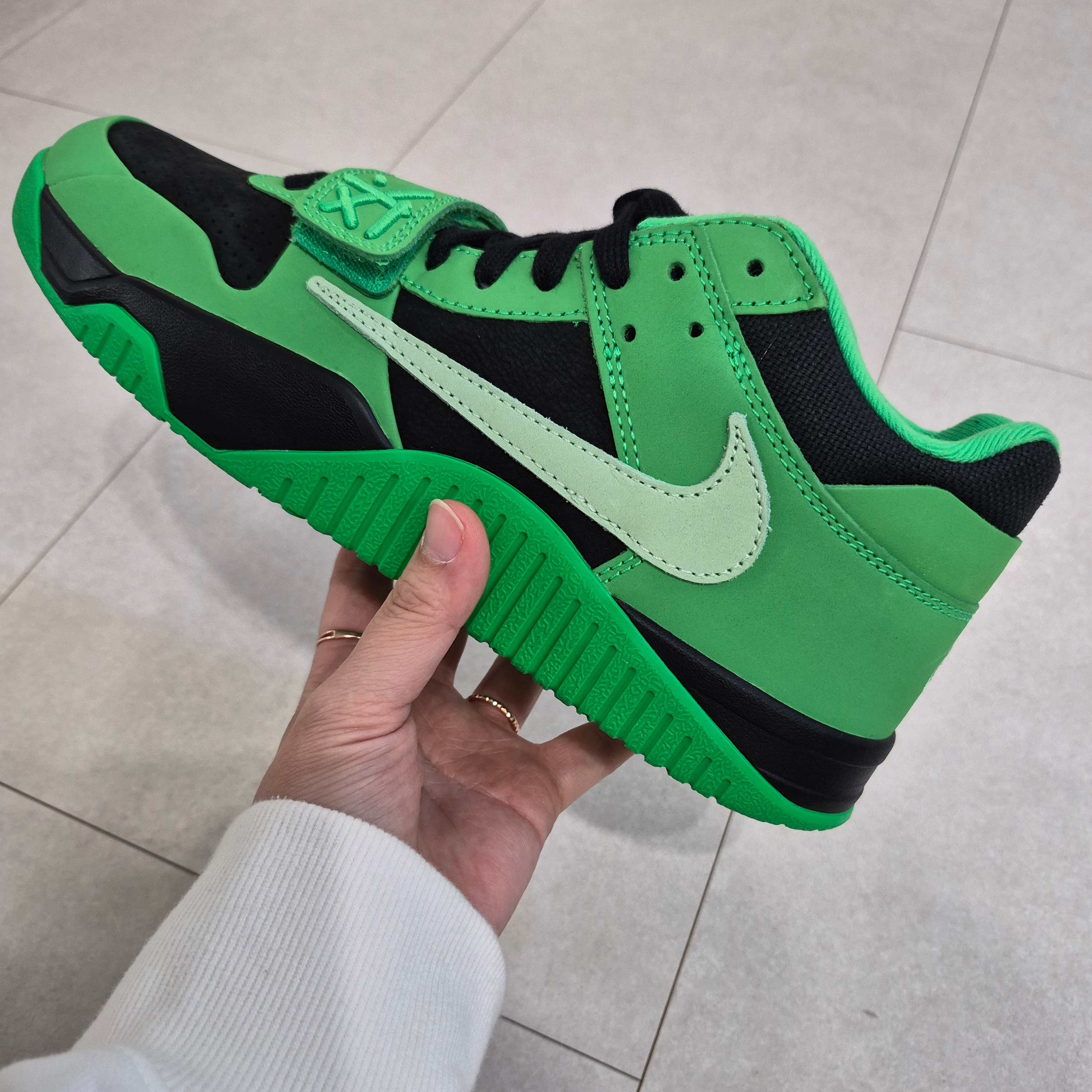Jordan x Travis Scott Jumpman Jack TR Green Spark Vapor Green 착용 스타일 - 3